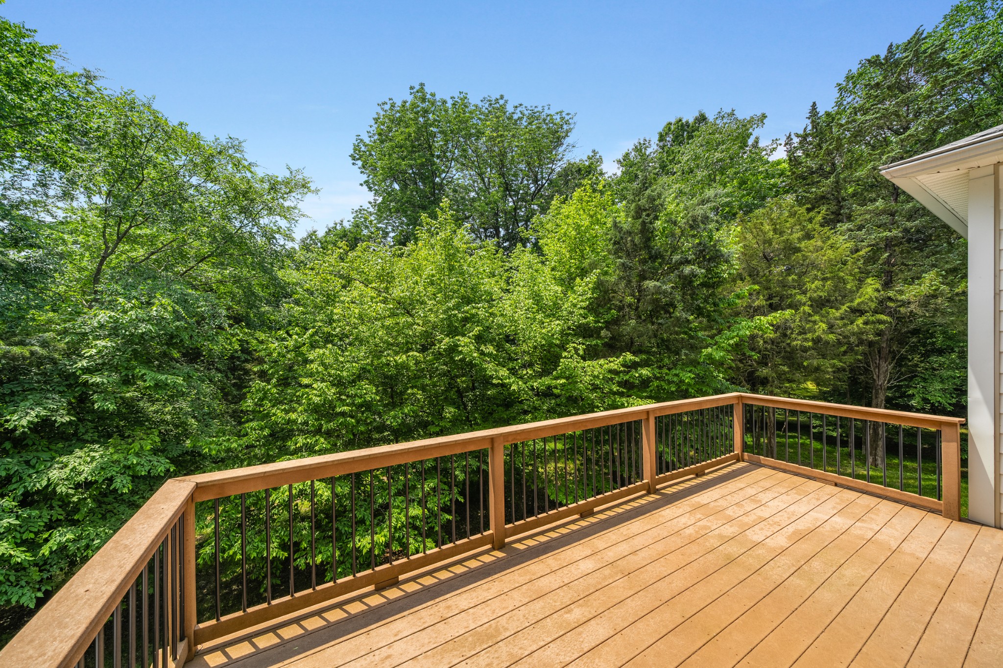 6884 Walnut Hills Dr