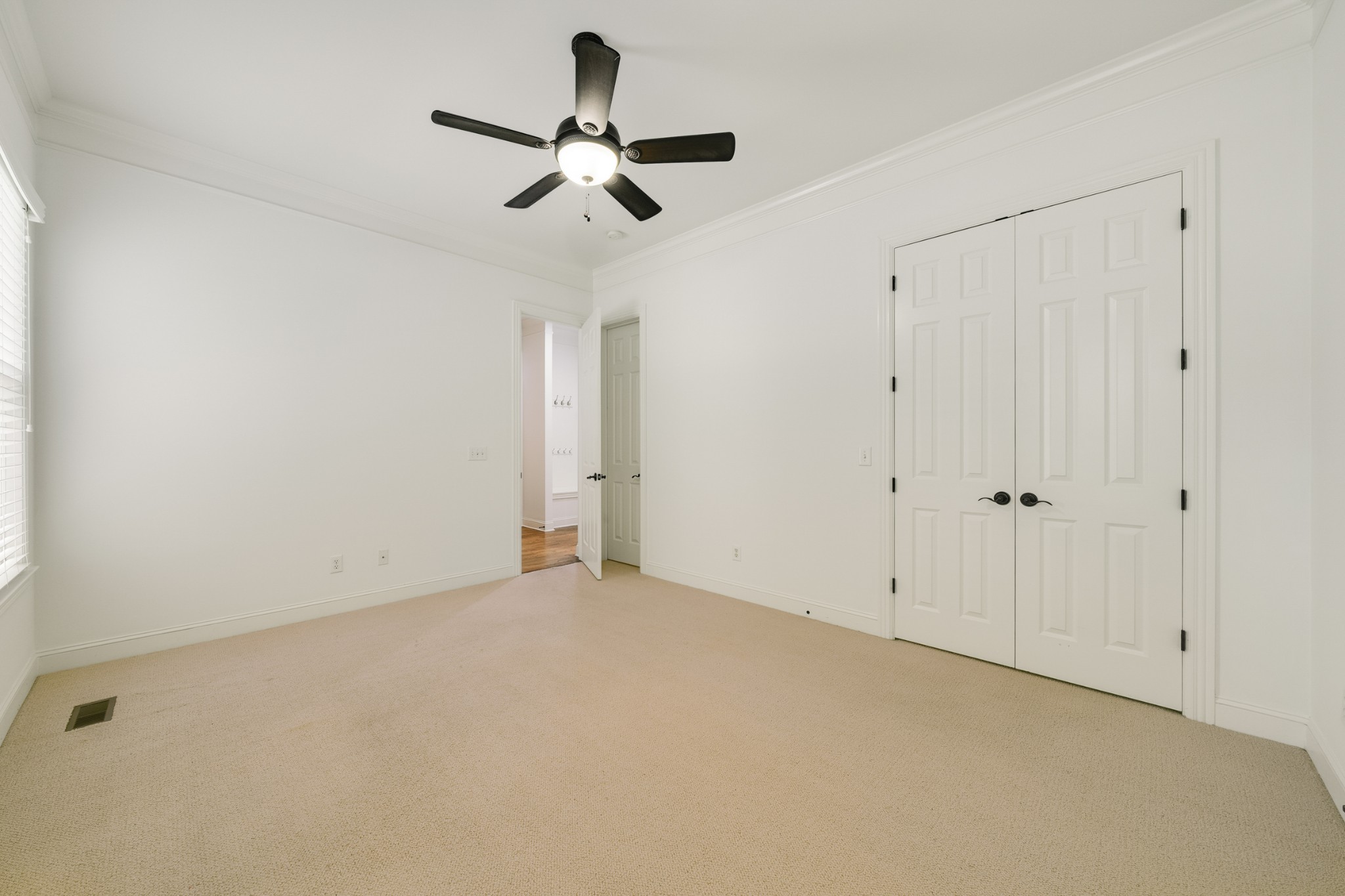 6884 Walnut Hills Dr