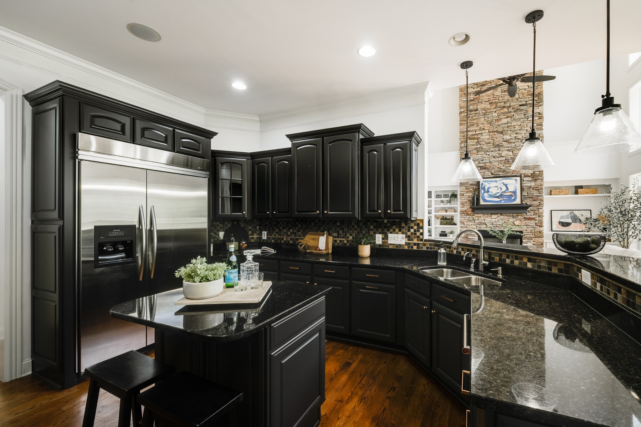 6884 Walnut Hills Dr