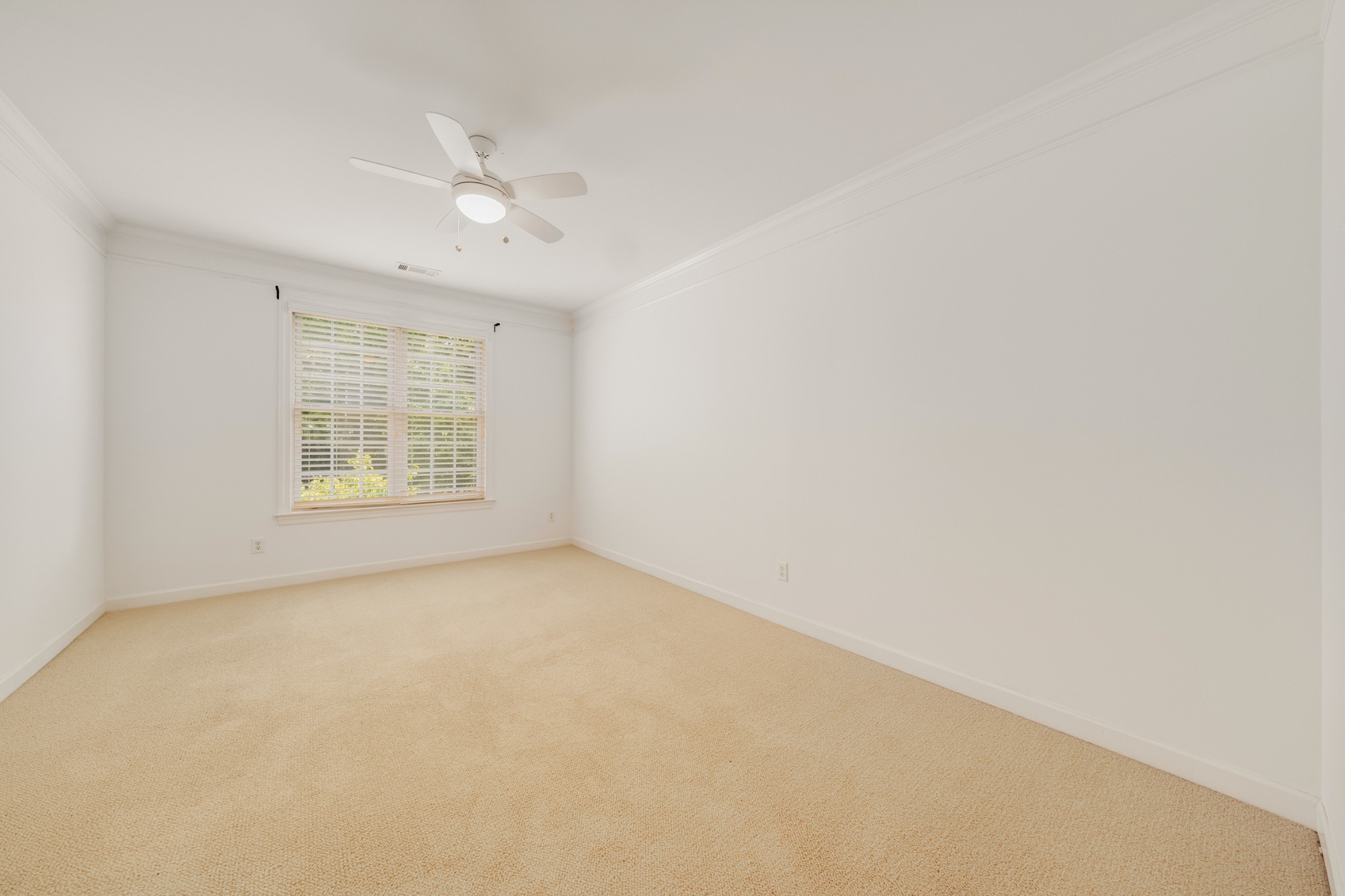6884 Walnut Hills Dr