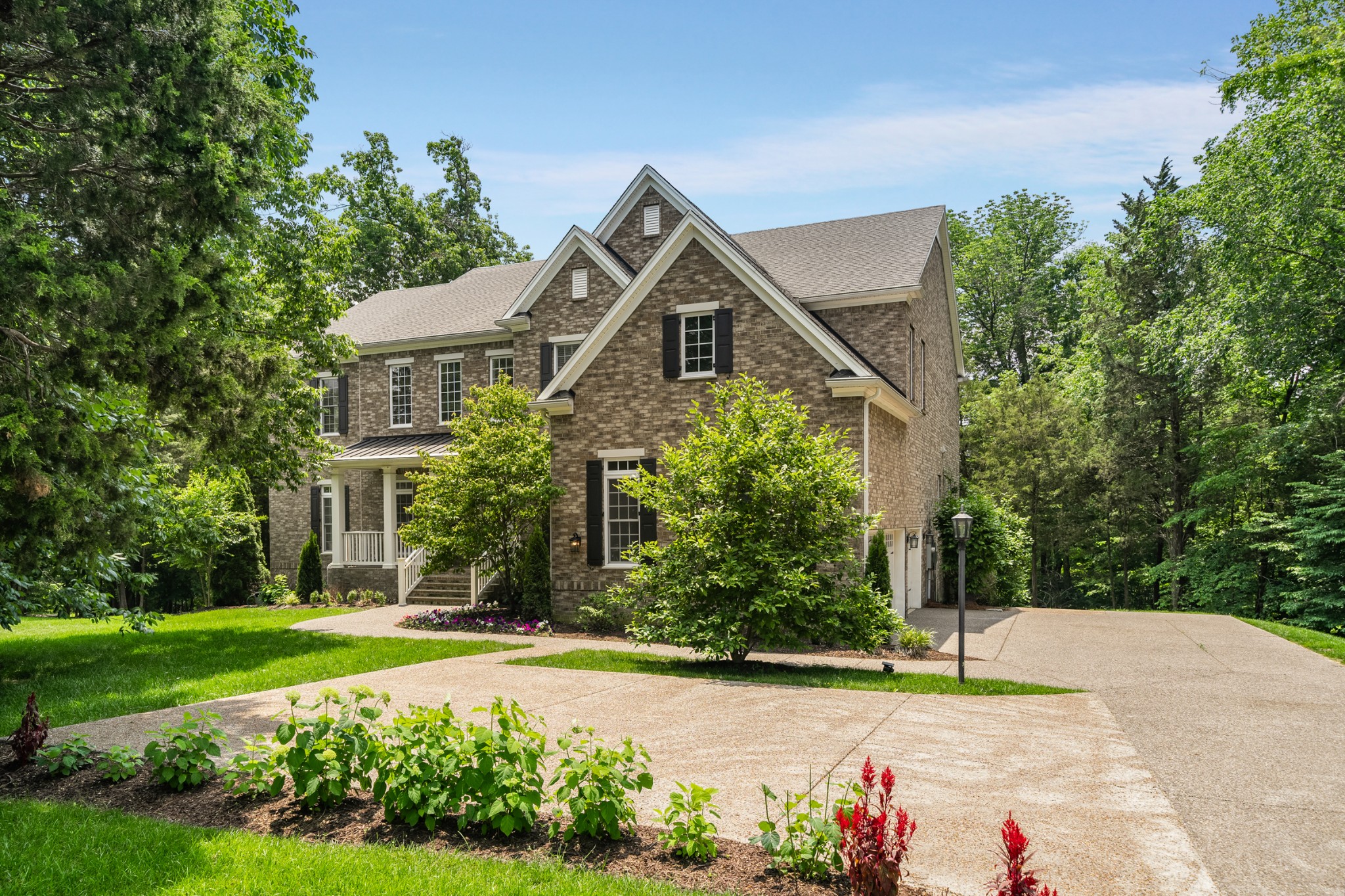 6884 Walnut Hills Dr