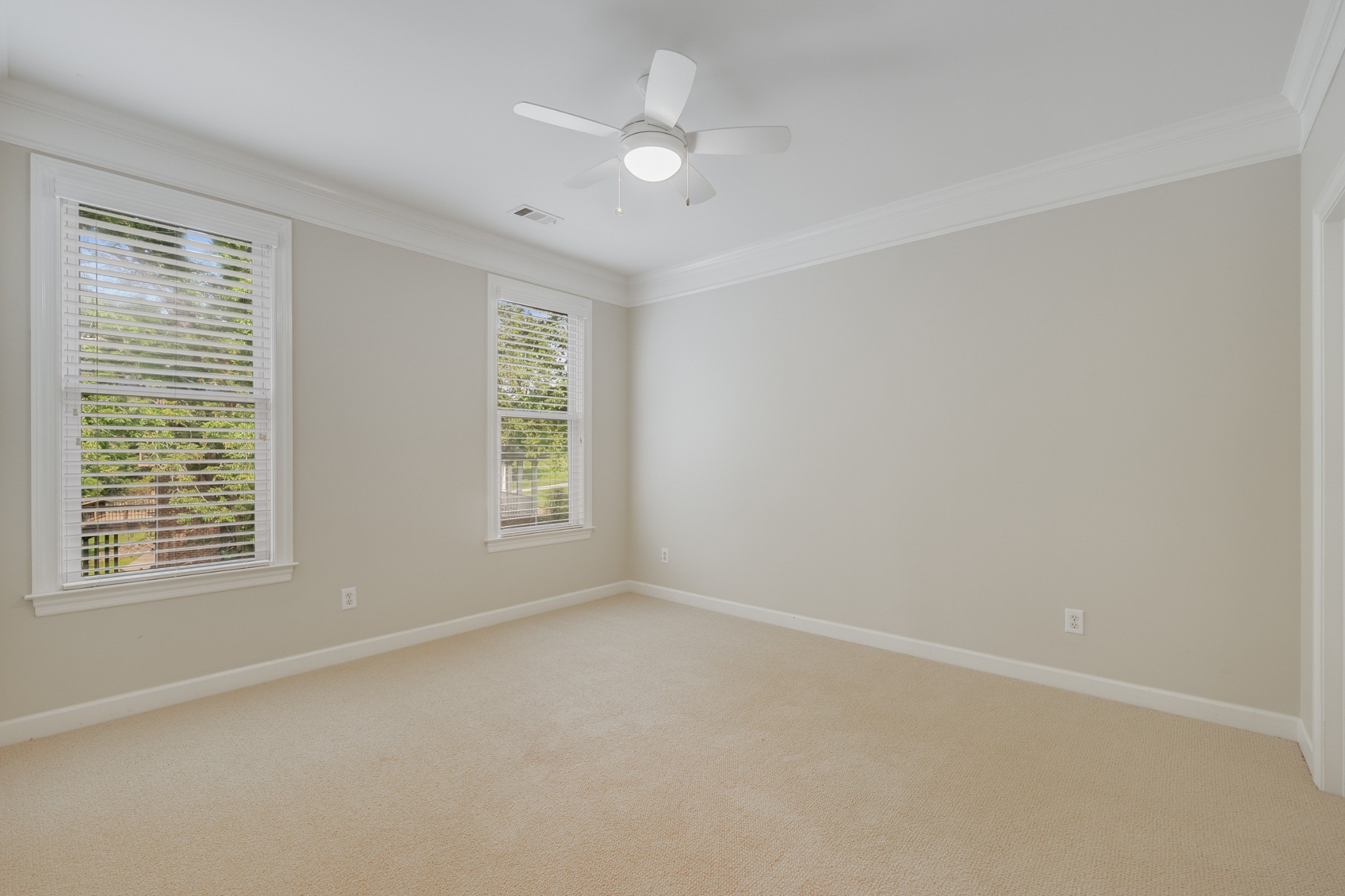 6884 Walnut Hills Dr