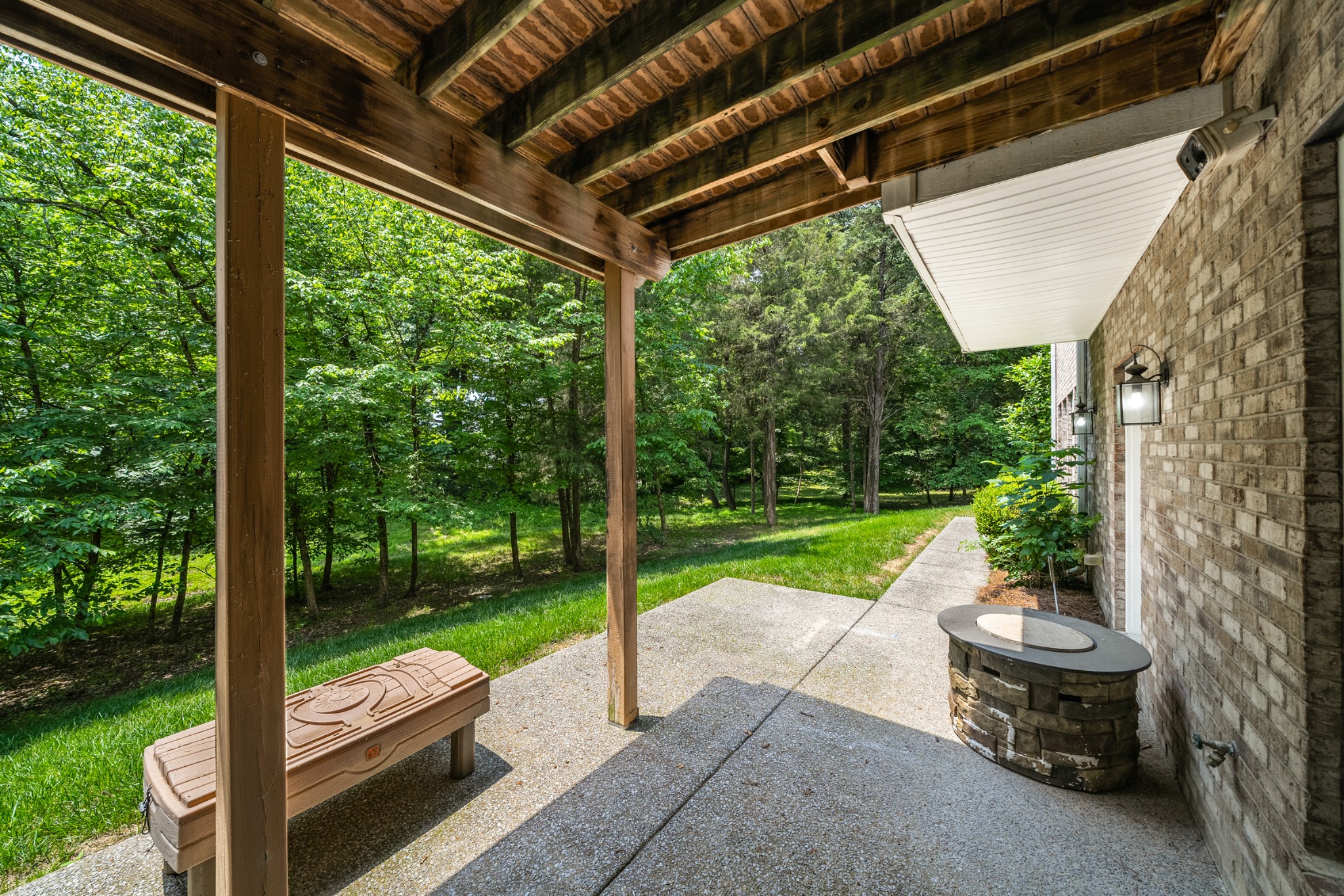 6884 Walnut Hills Dr