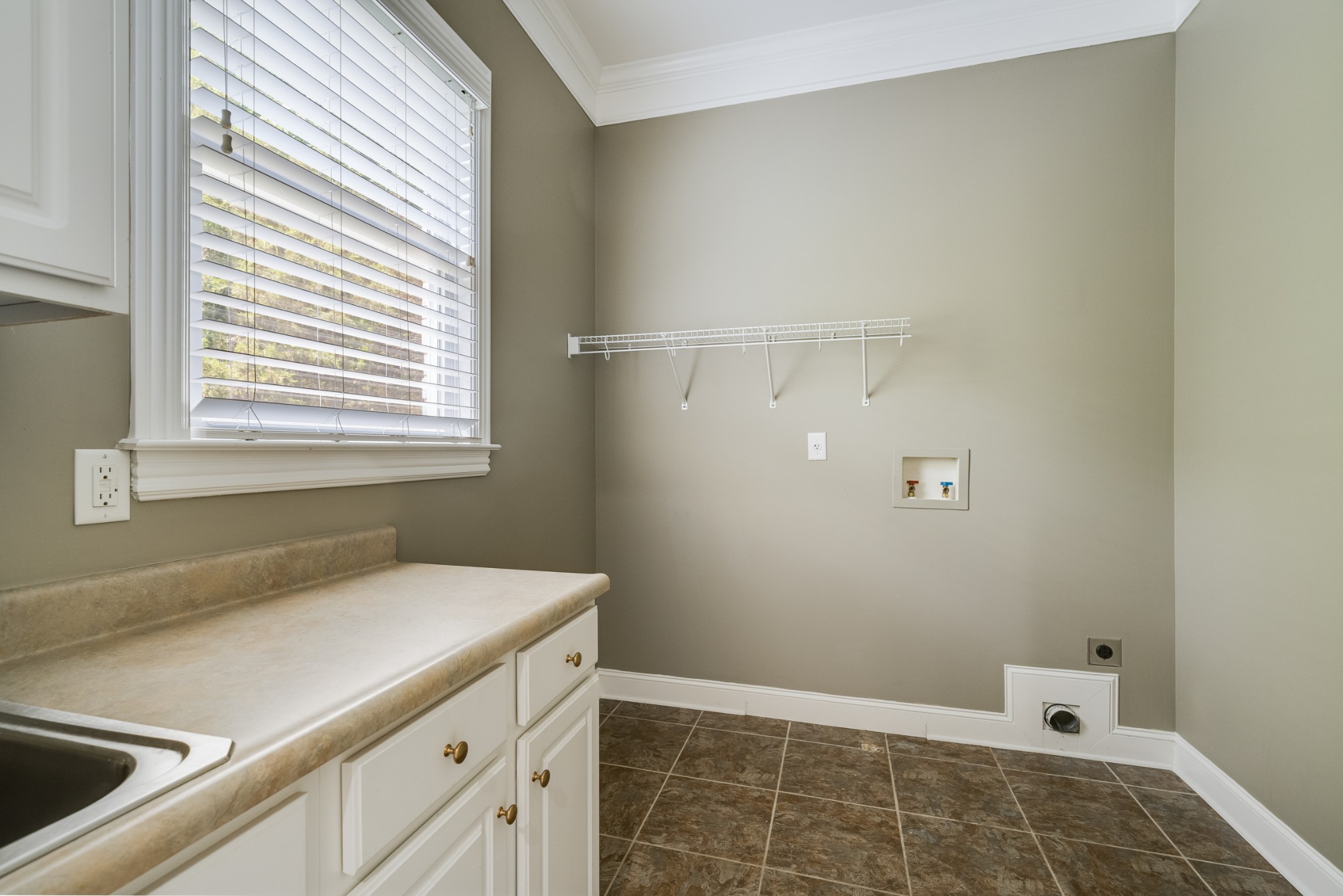 6884 Walnut Hills Dr