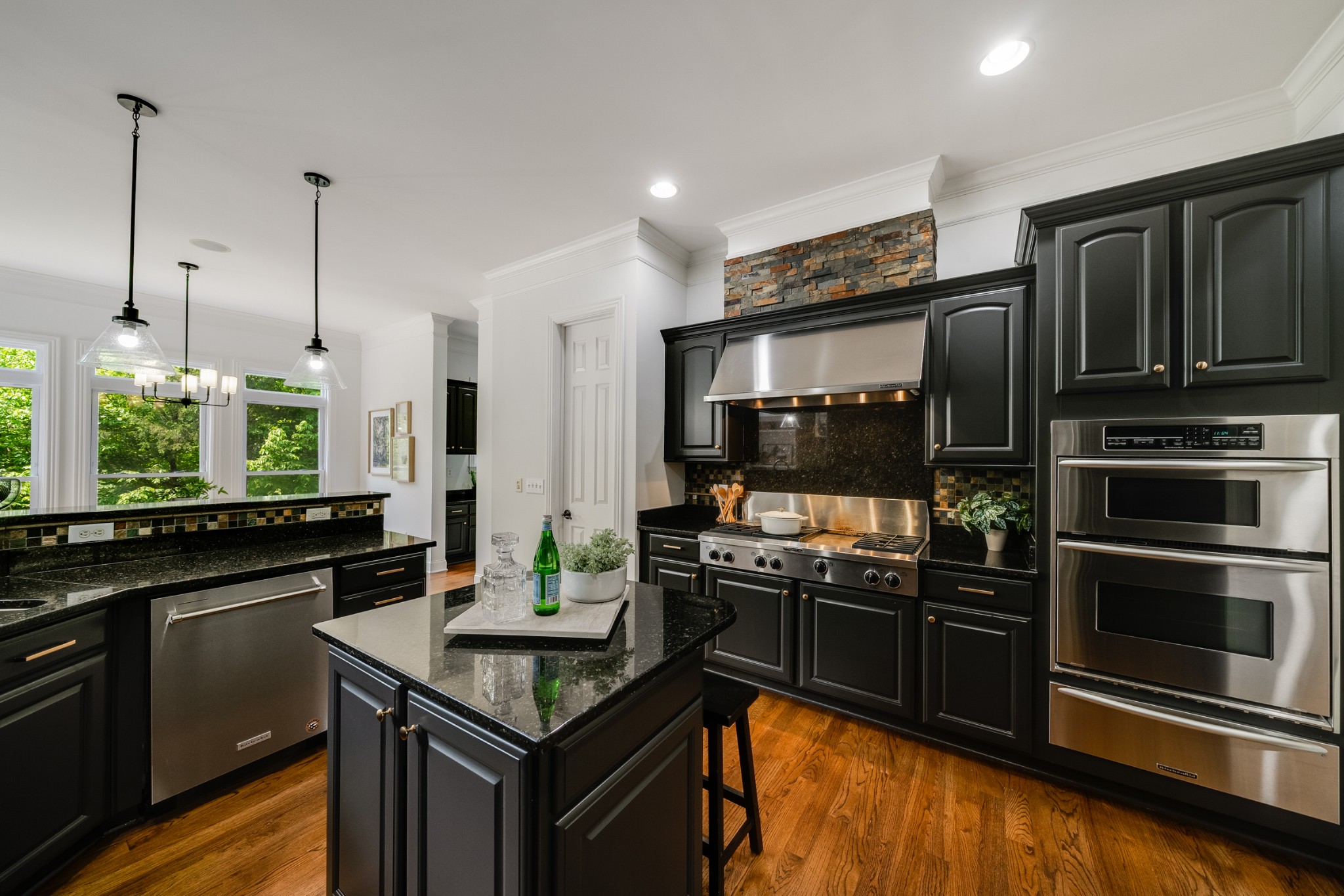 6884 Walnut Hills Dr
