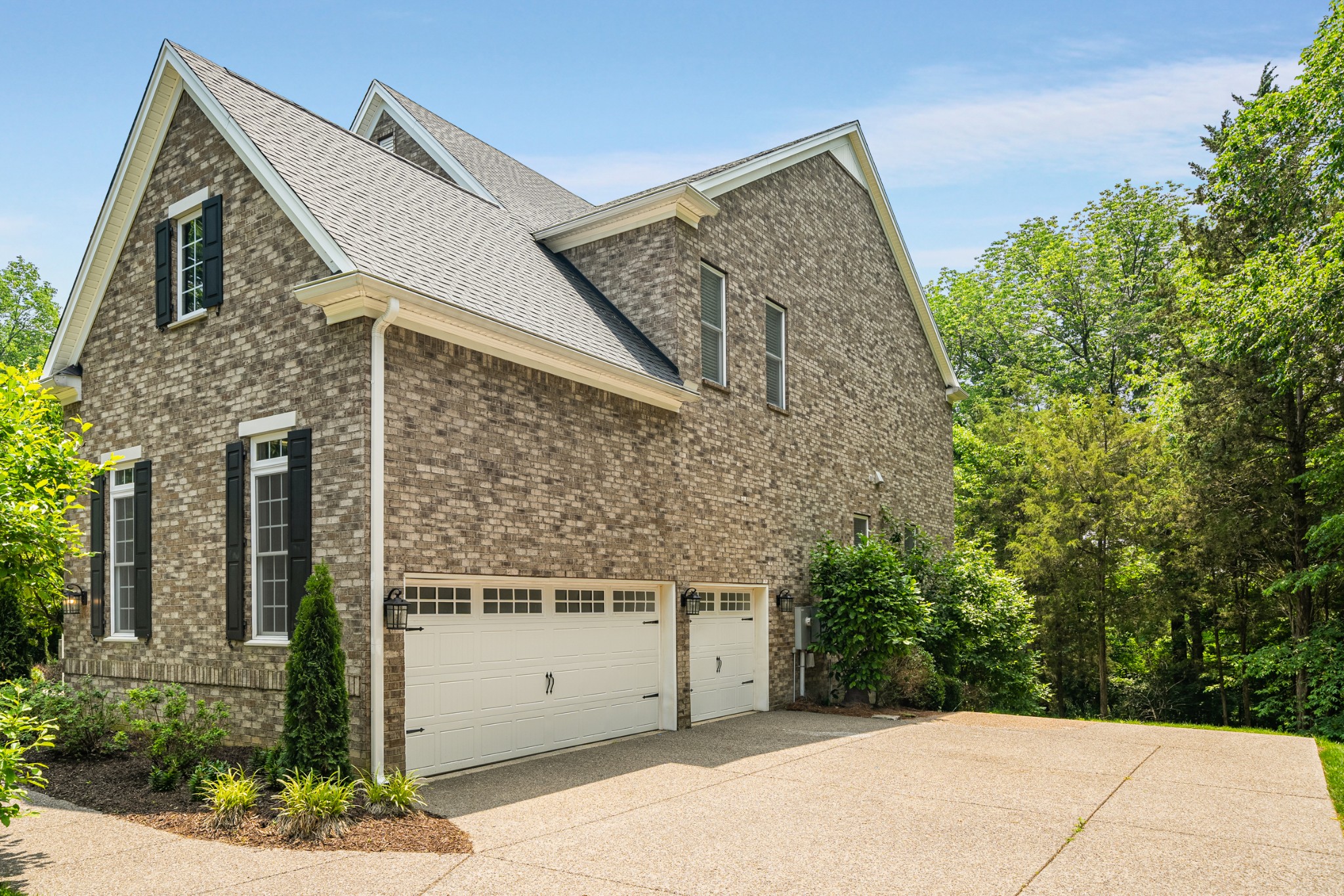 6884 Walnut Hills Dr