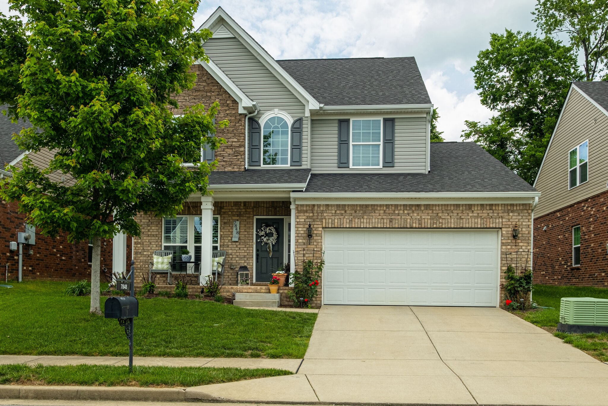 7848 Oakfield Grv