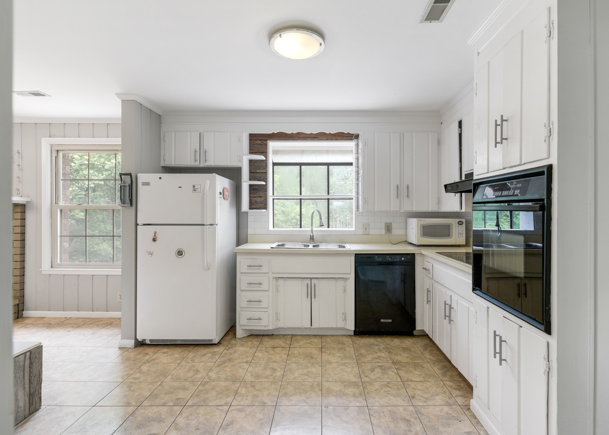 621 Vanoke Dr
