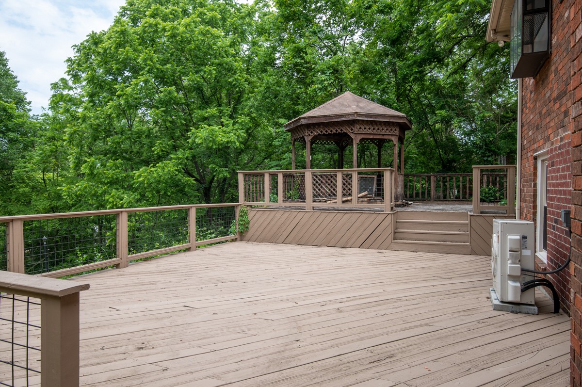 621 Vanoke Dr