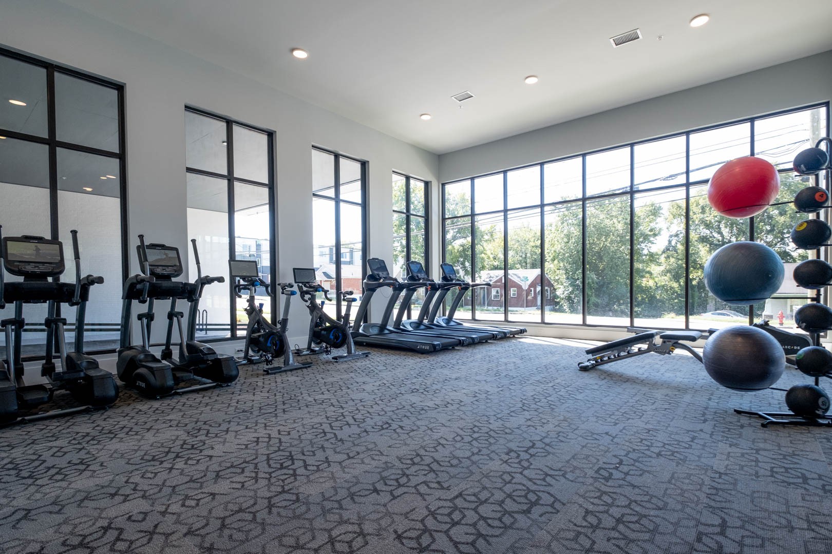 1041 E Trinity Ln Unit: 213