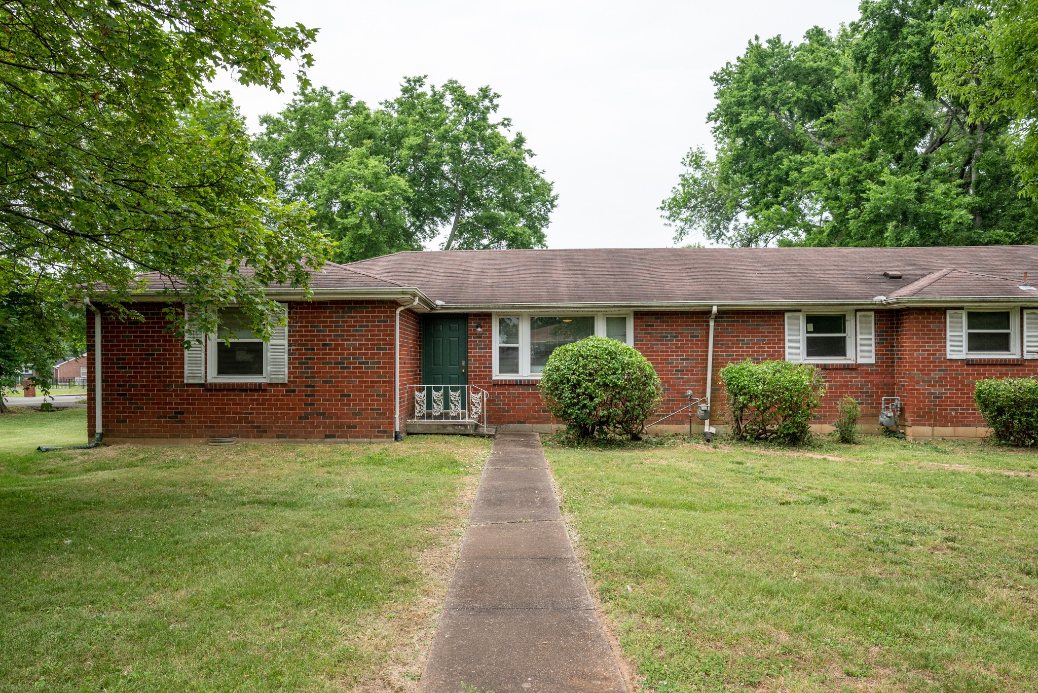 2947 Hillhurst Dr