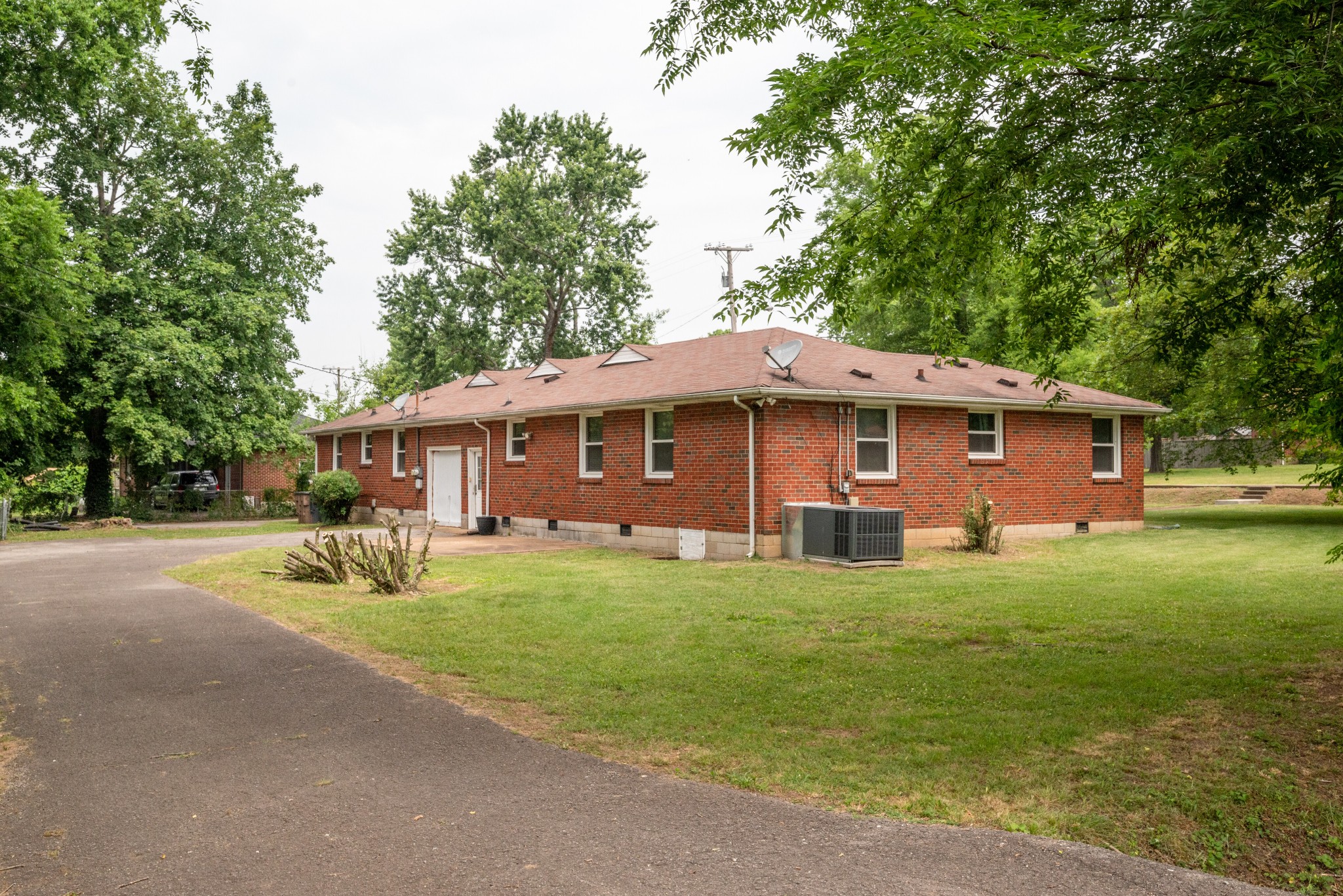 2947 Hillhurst Dr