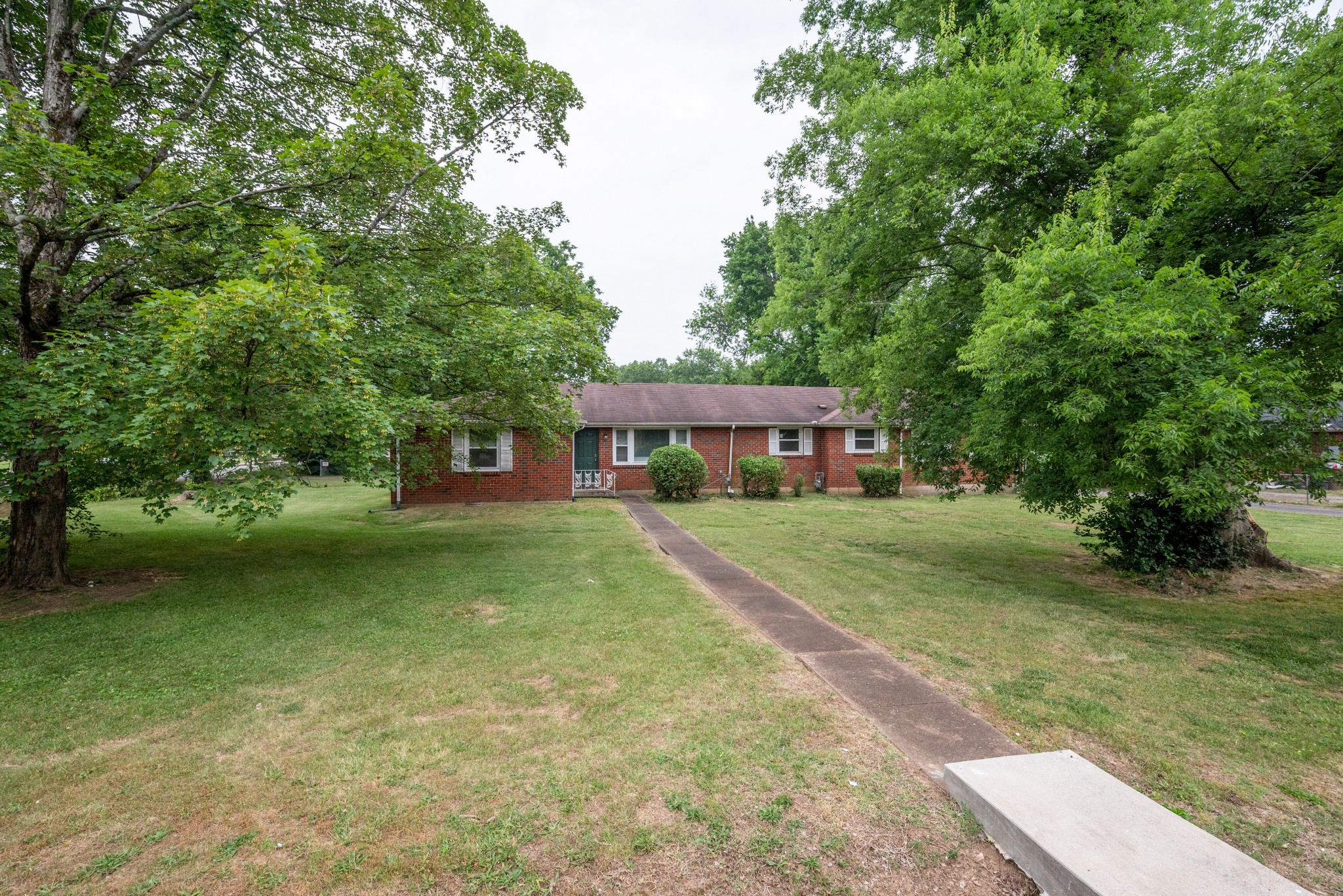 2947 Hillhurst Dr