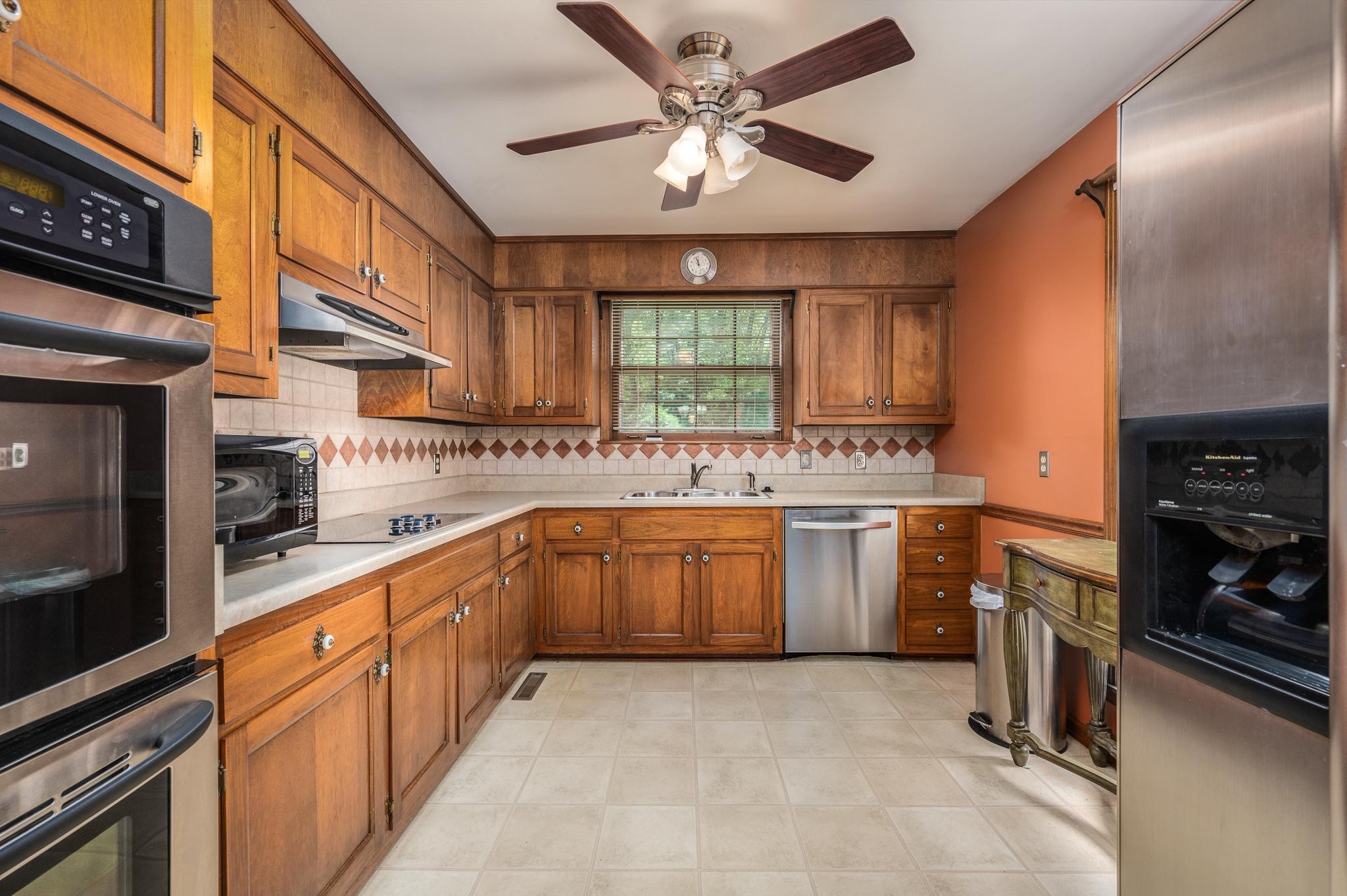 2009 Lakeview Court
