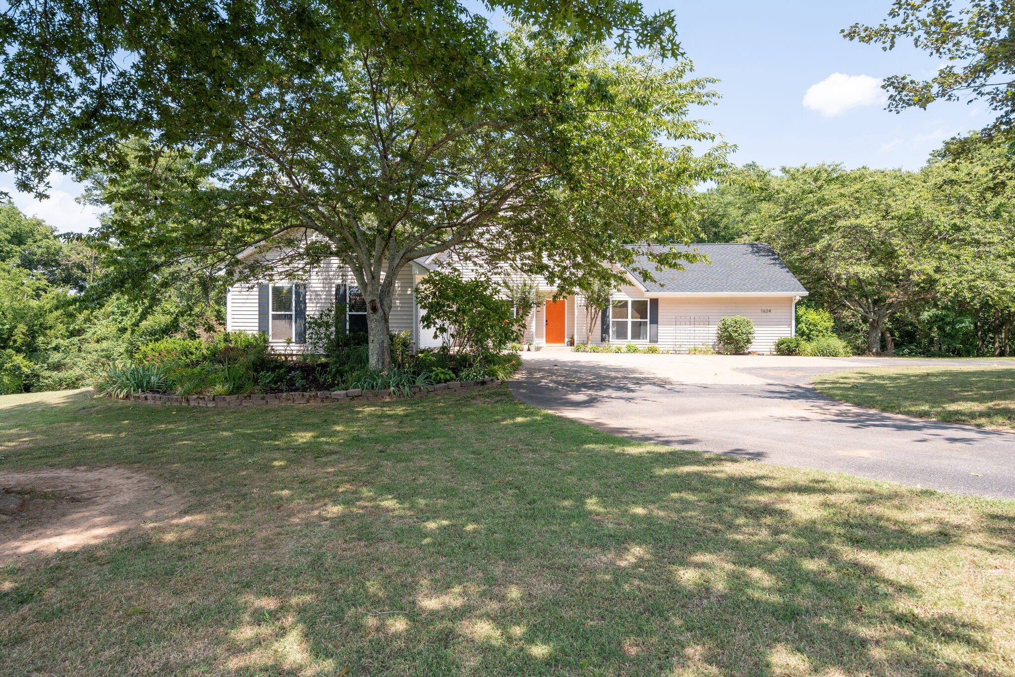 1624 Campbell Rd