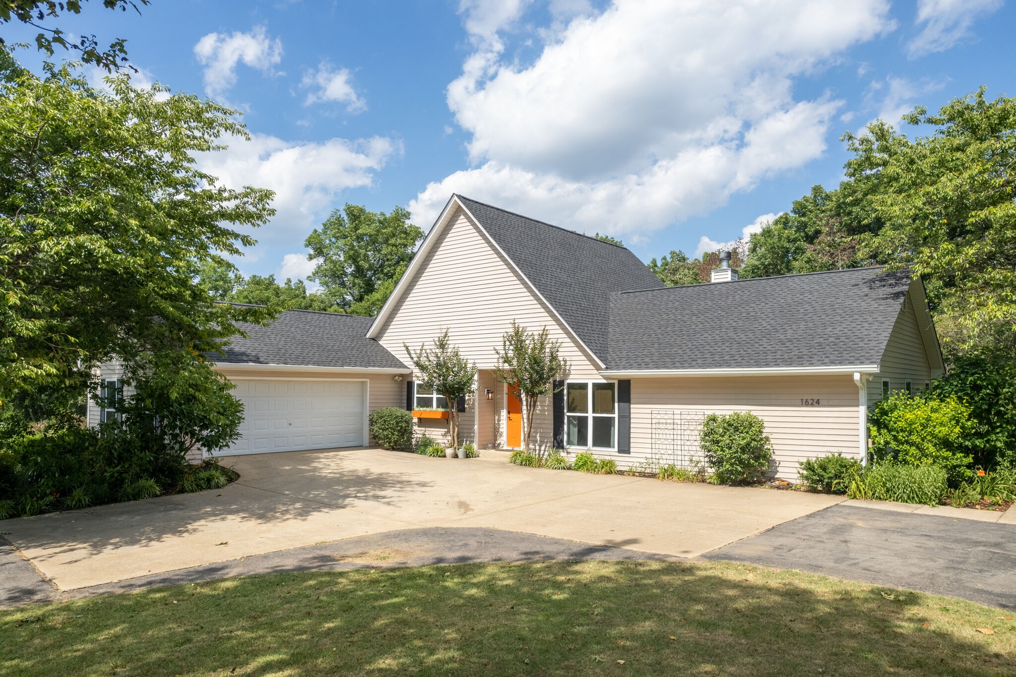 1624 Campbell Rd