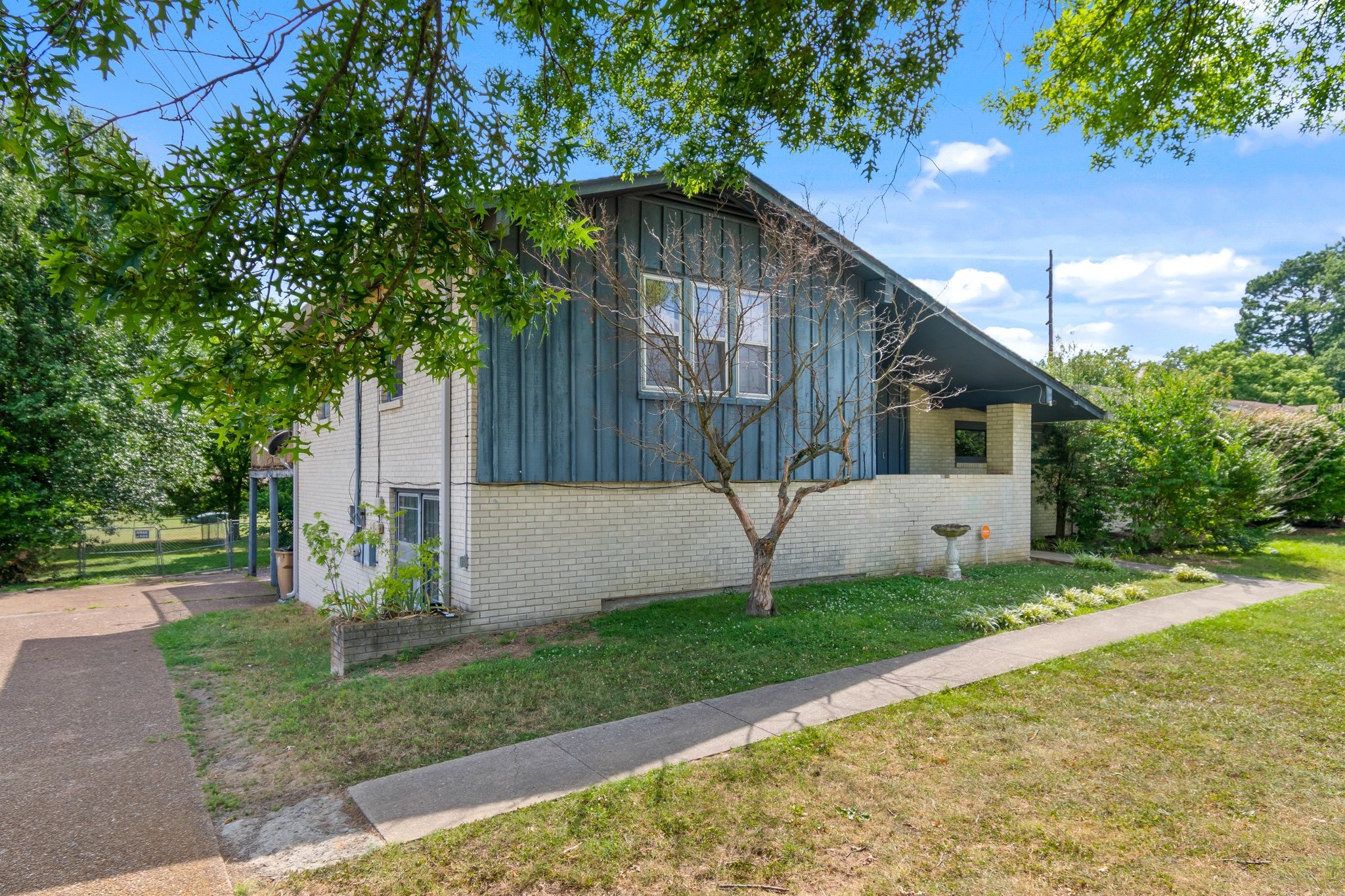 515 Freda Villa