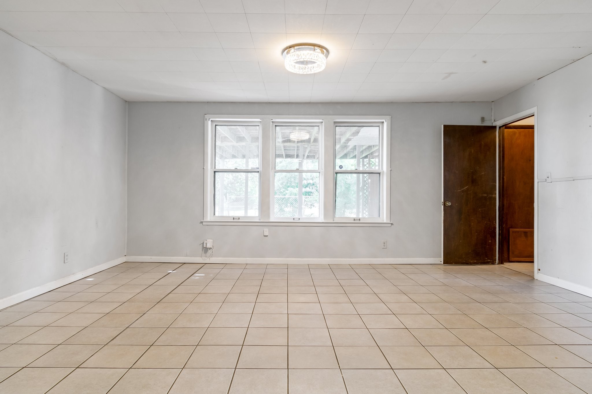 515 Freda Villa
