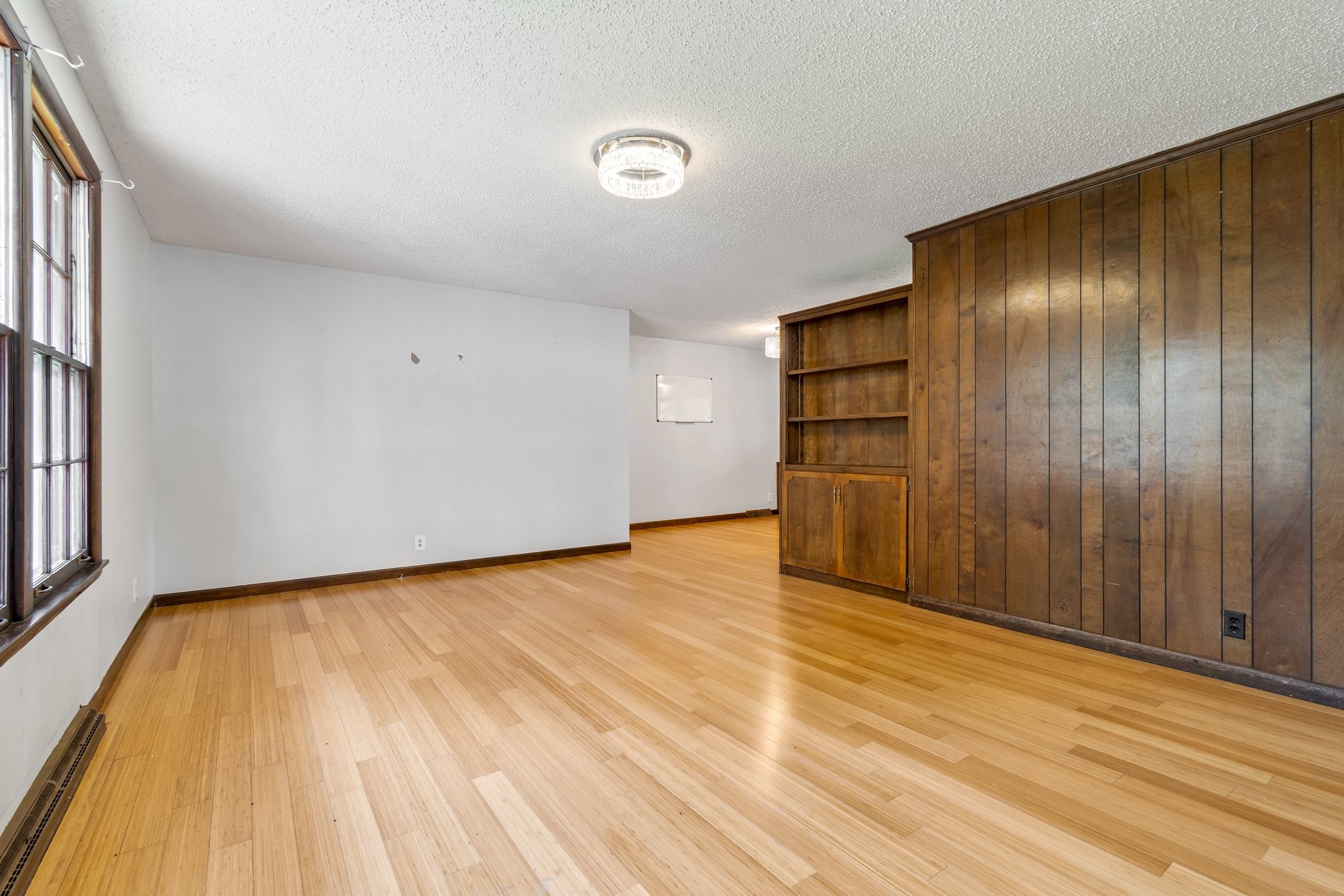 515 Freda Villa