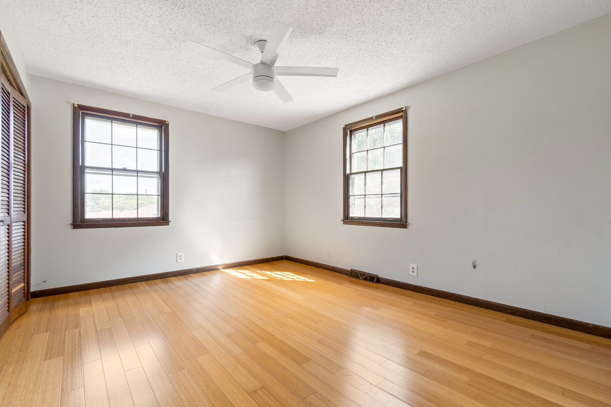 515 Freda Villa