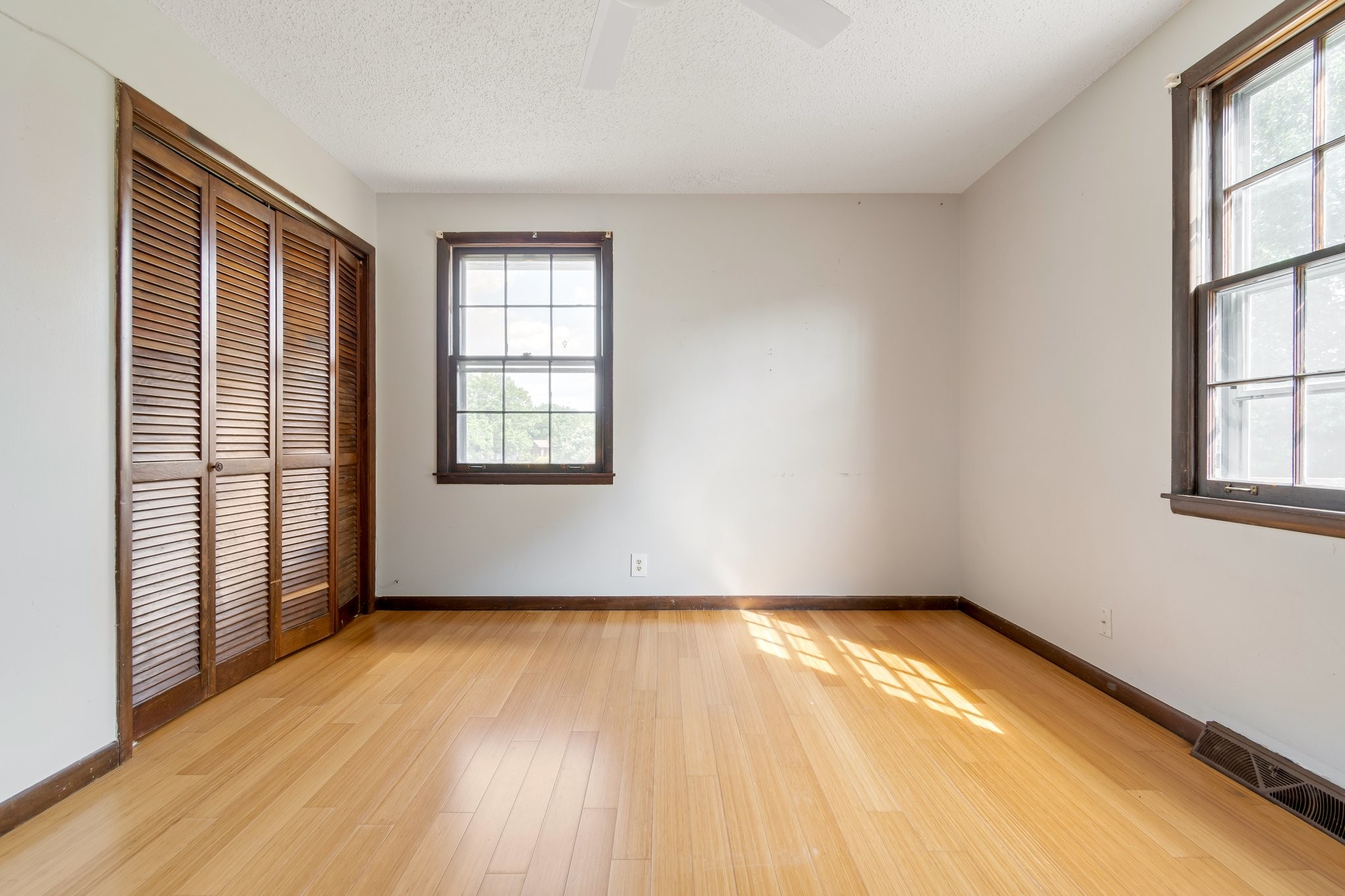 515 Freda Villa