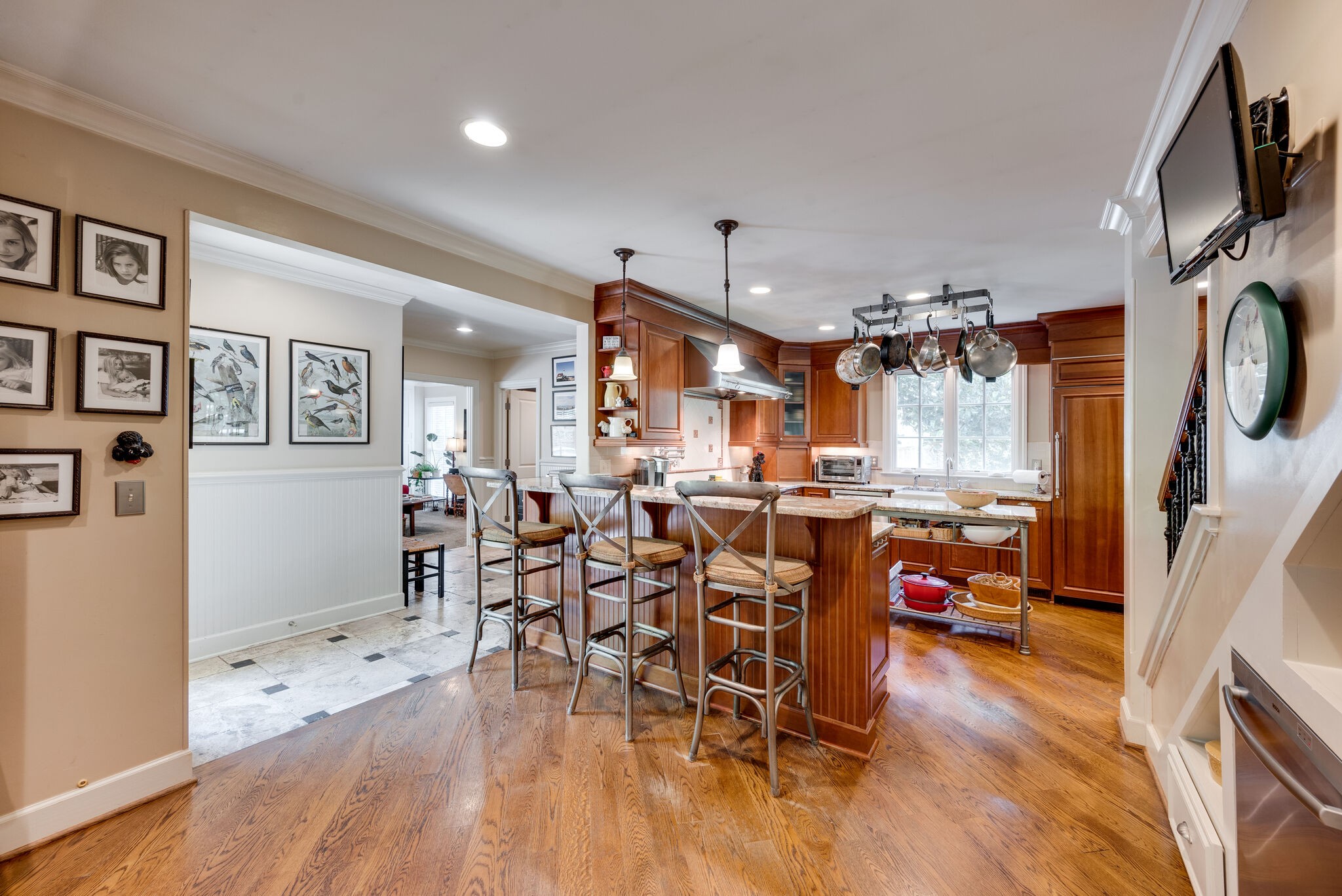 424 Lynnwood Blvd