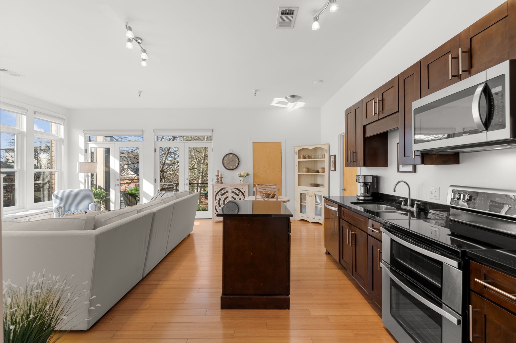 1706 18th Ave, S Unit: 207