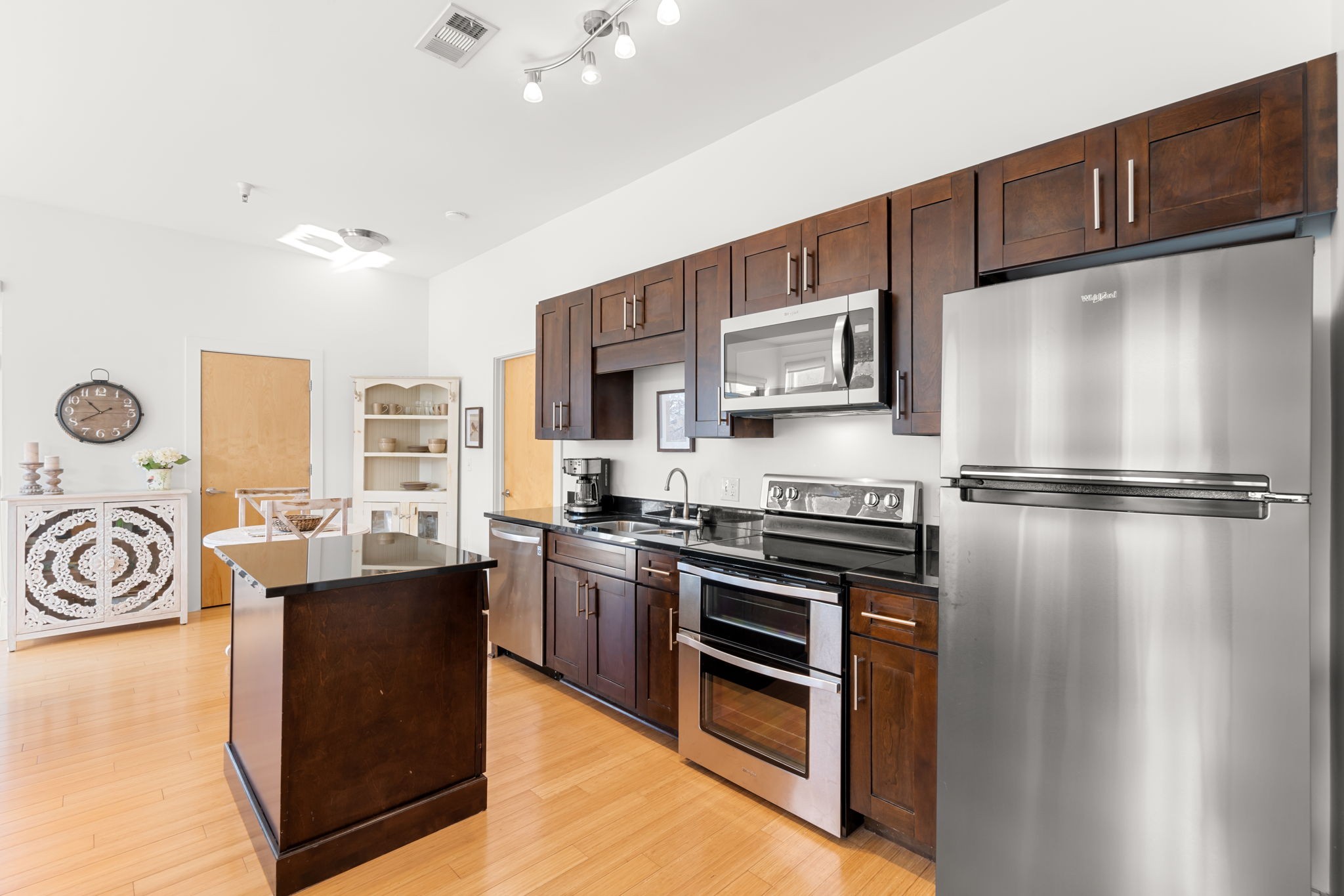 1706 18th Ave, S Unit: 207