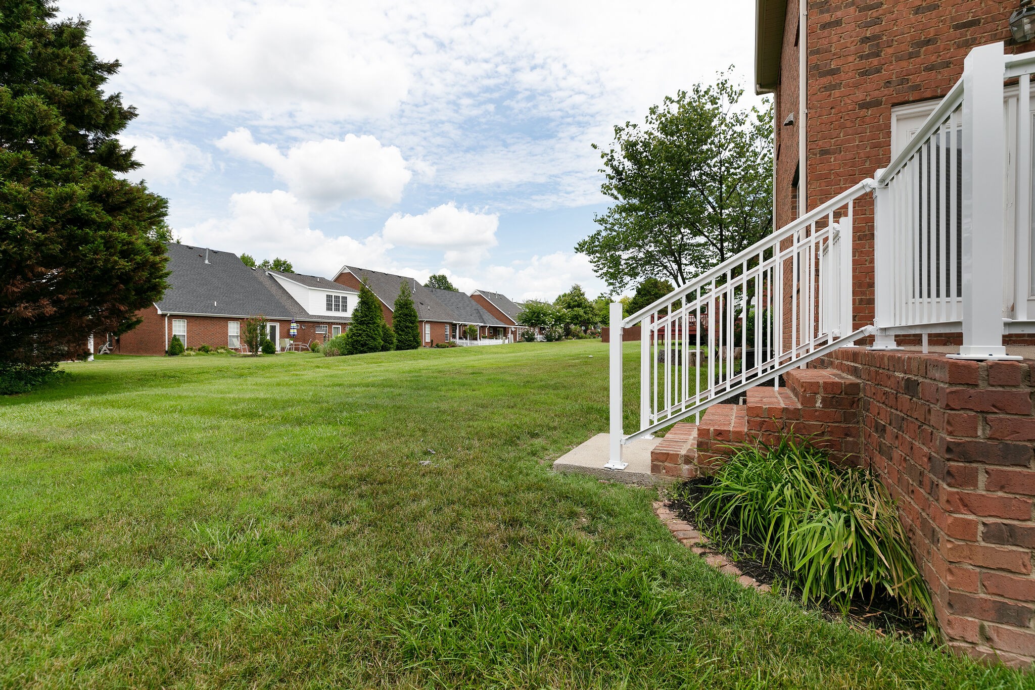 347 Sayre Ln