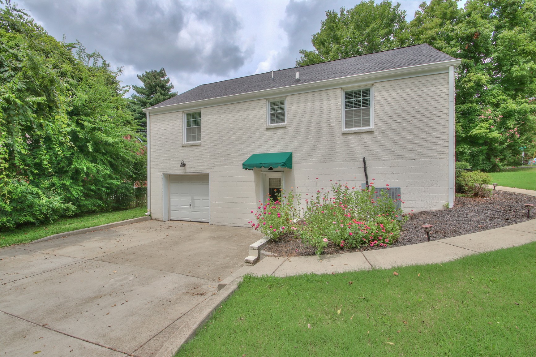 1936 Moran Ave