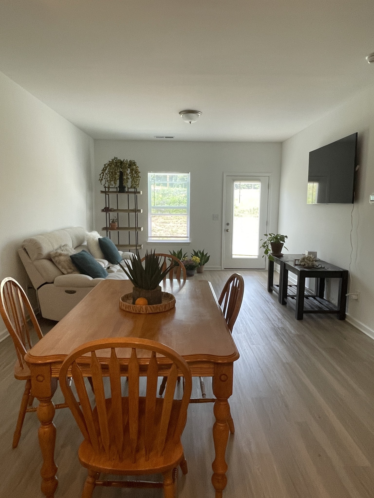 120 Townsend Ave Unit: 6