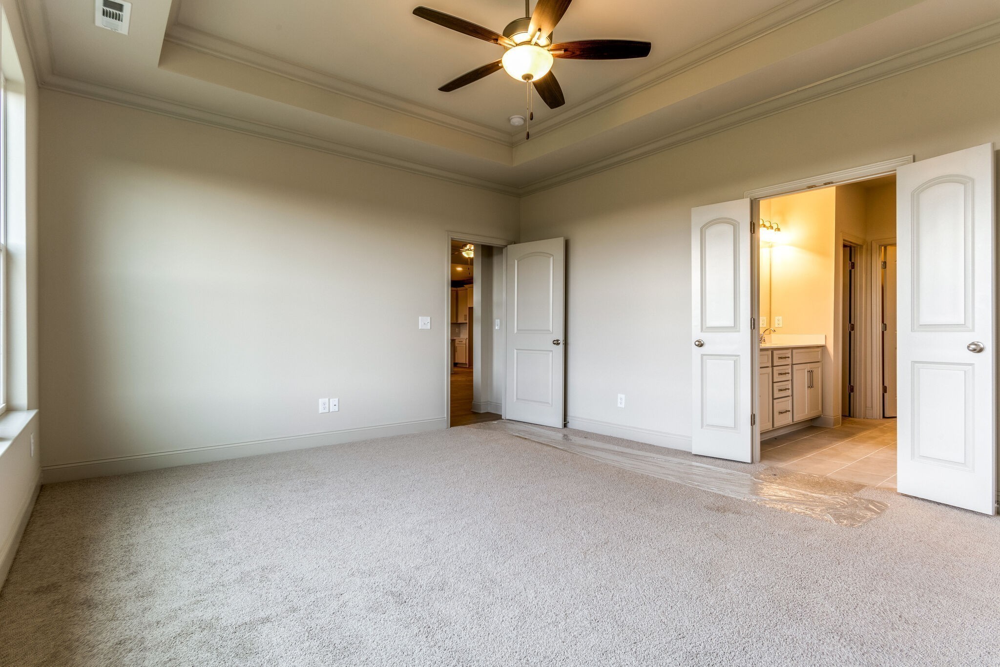5607 Willoughby Way