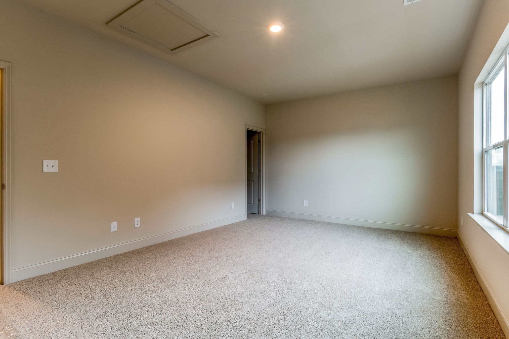5607 Willoughby Way