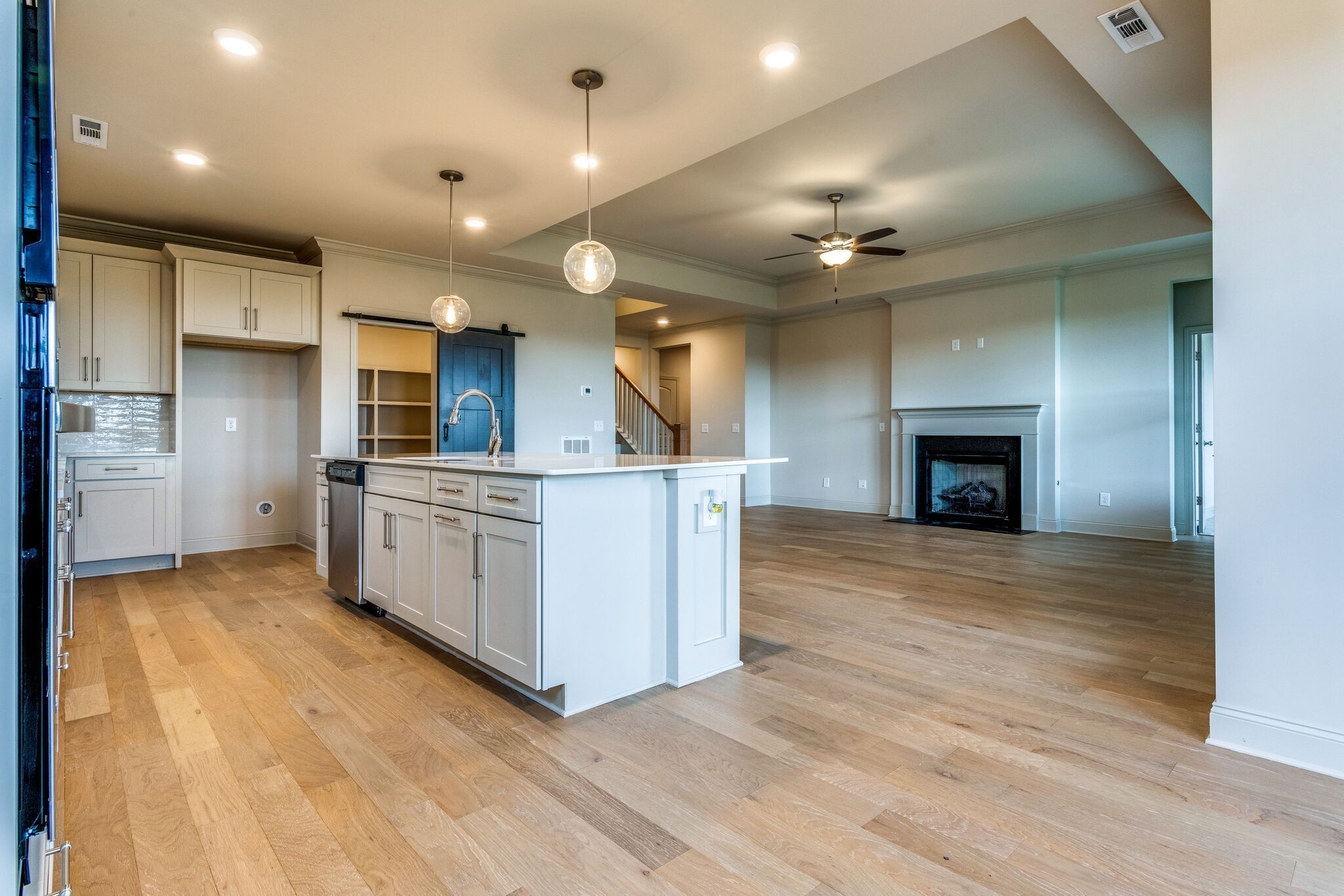 5607 Willoughby Way