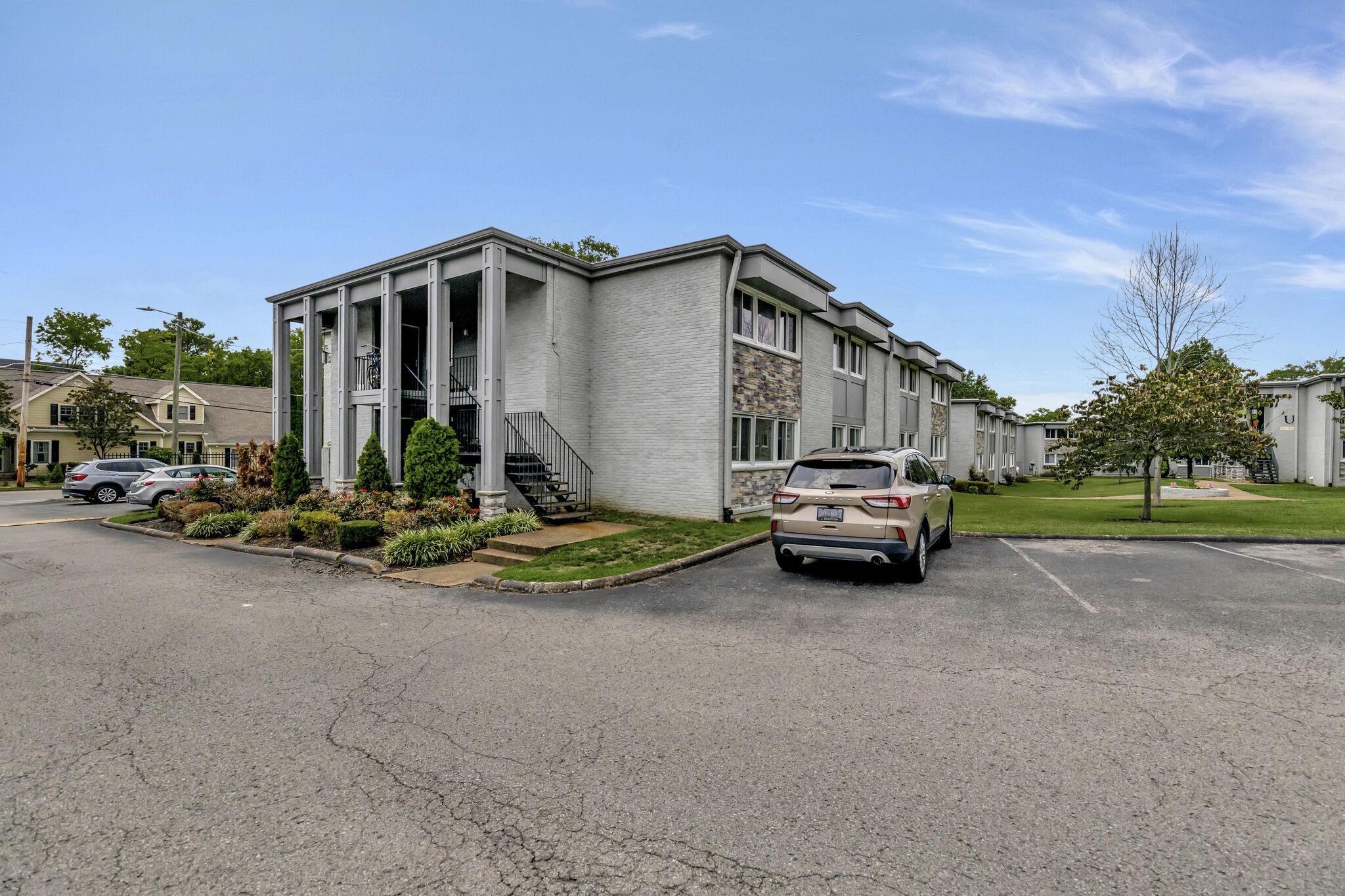 1900 Richard Jones Rd Unit: R7