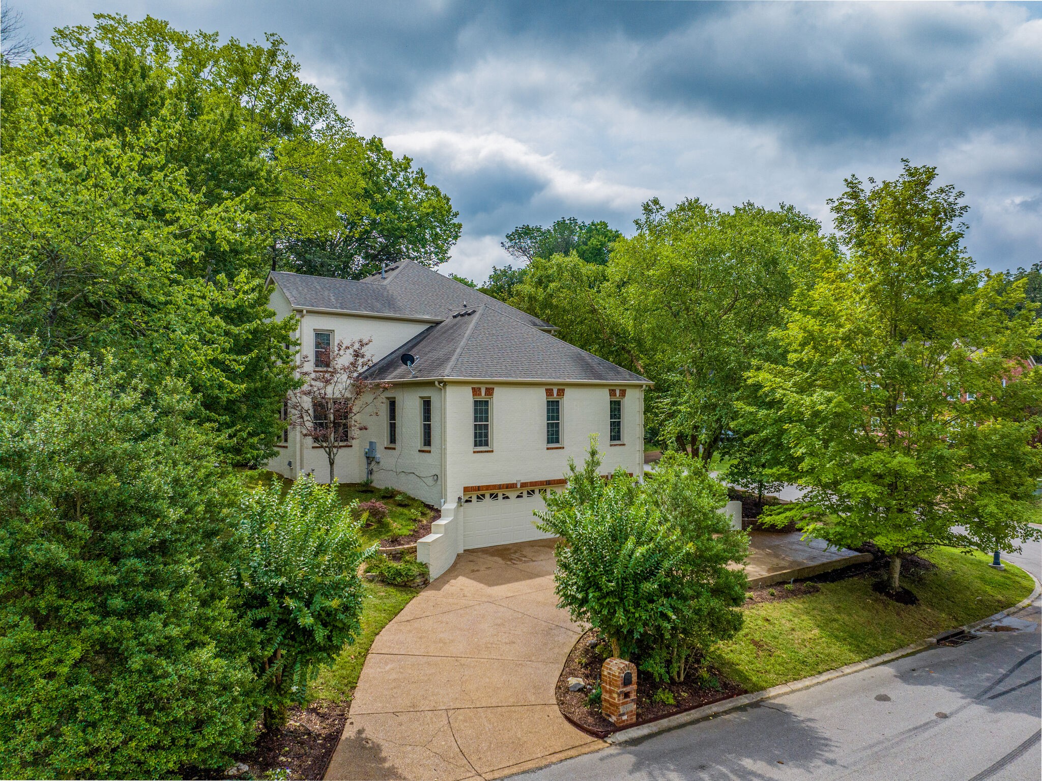9469 Highwood Hill Rd