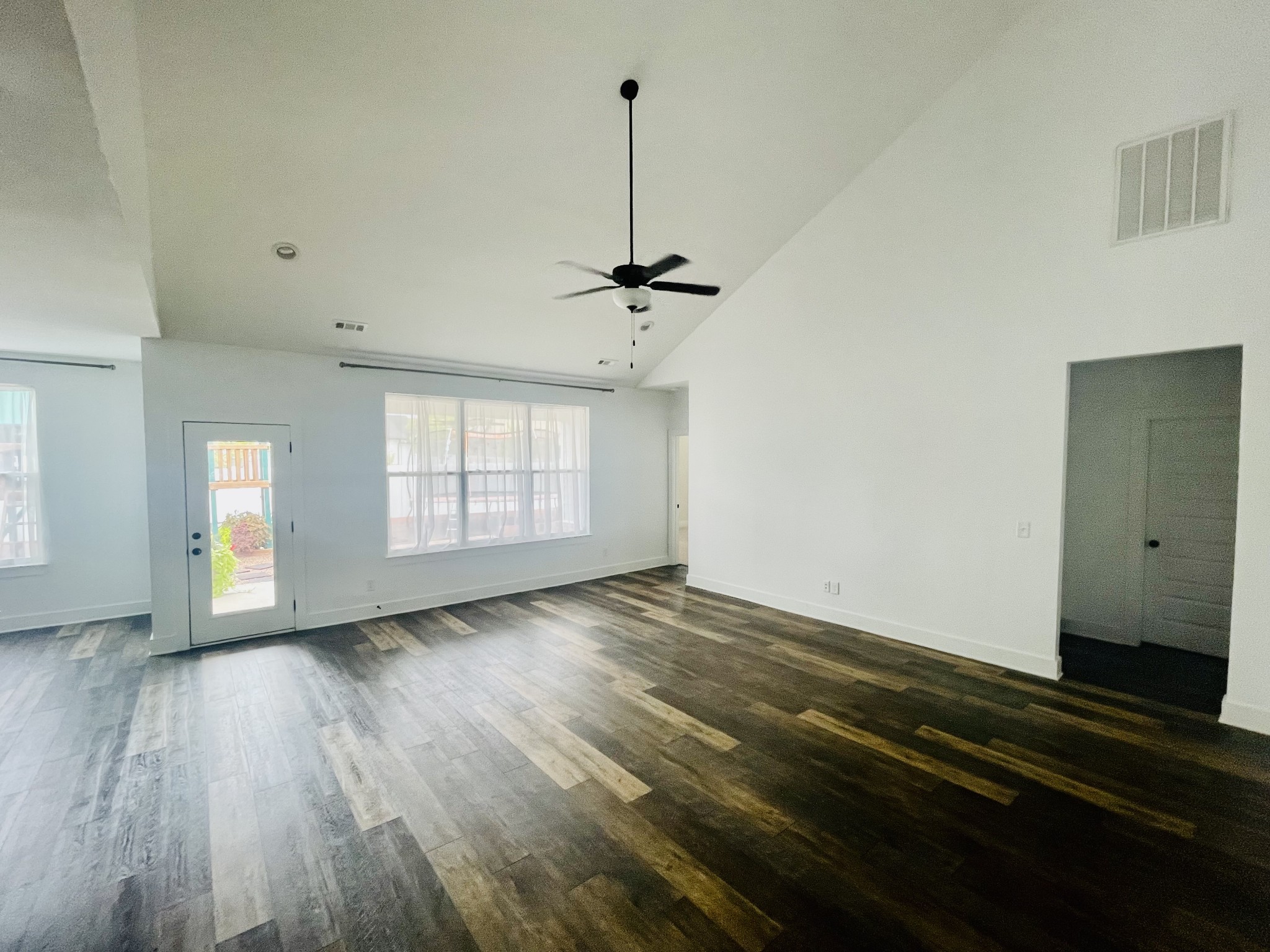 2412 Bullrush Ln
