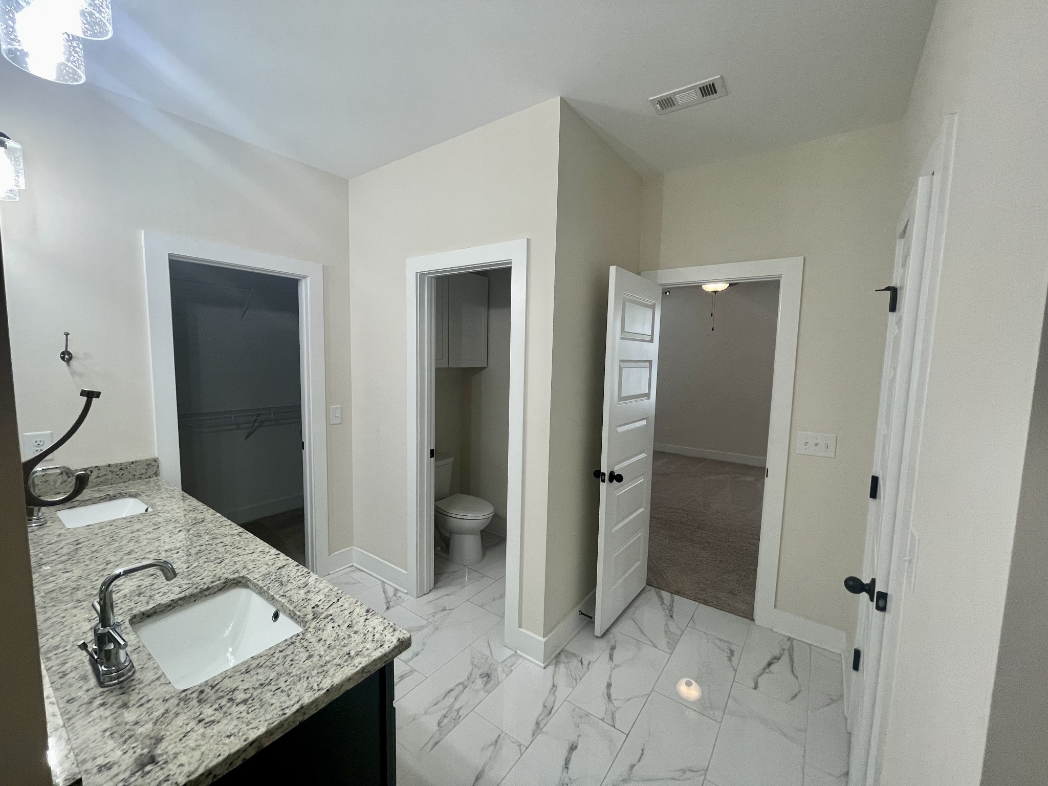 2412 Bullrush Ln