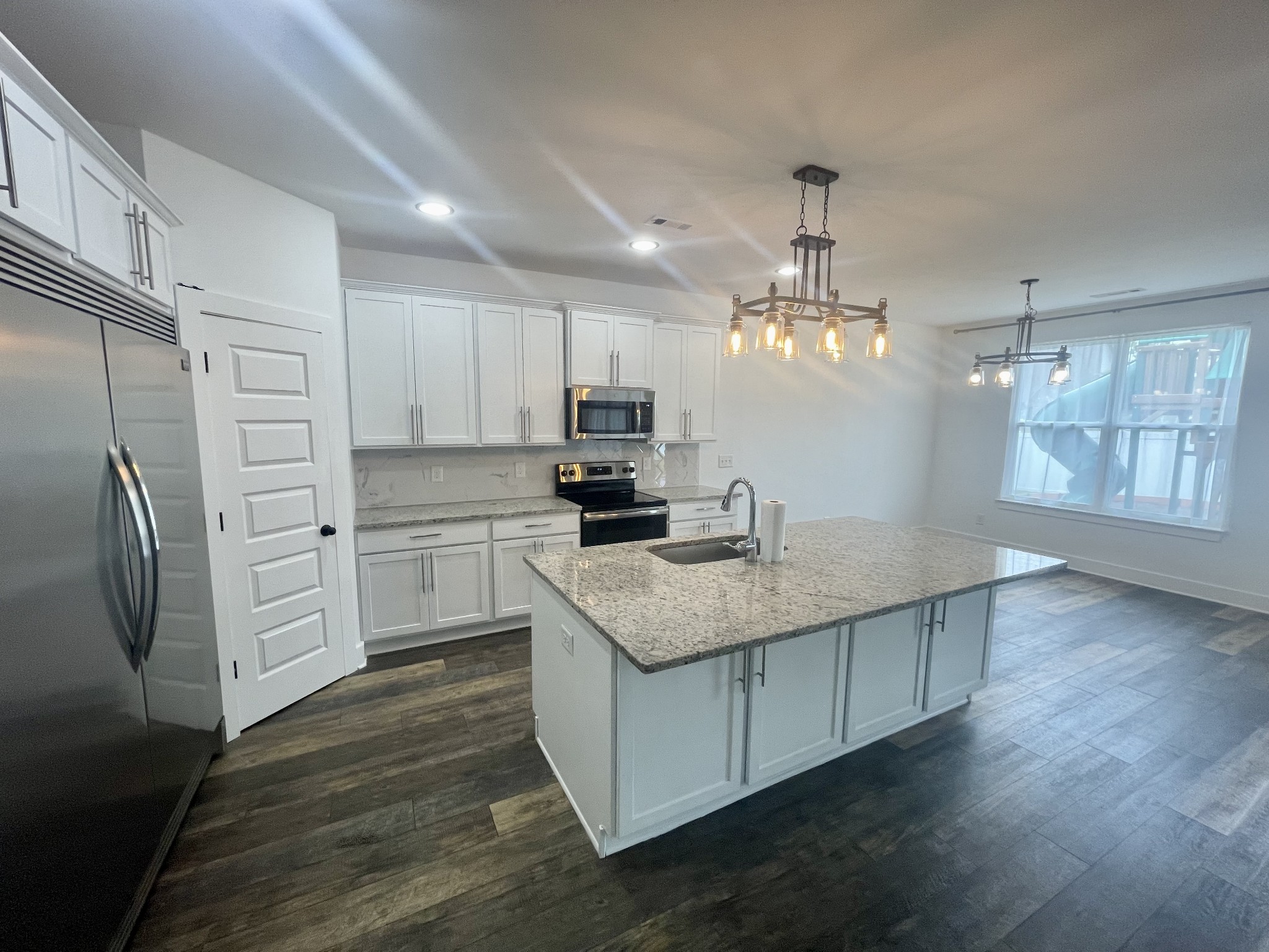 2412 Bullrush Ln