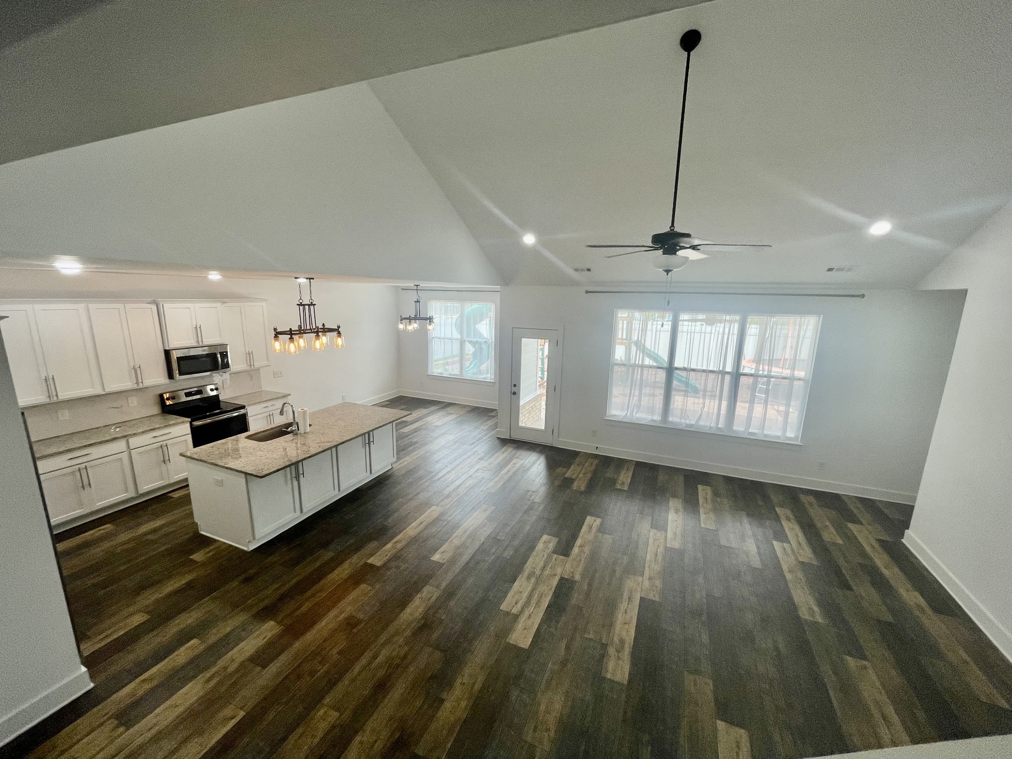 2412 Bullrush Ln