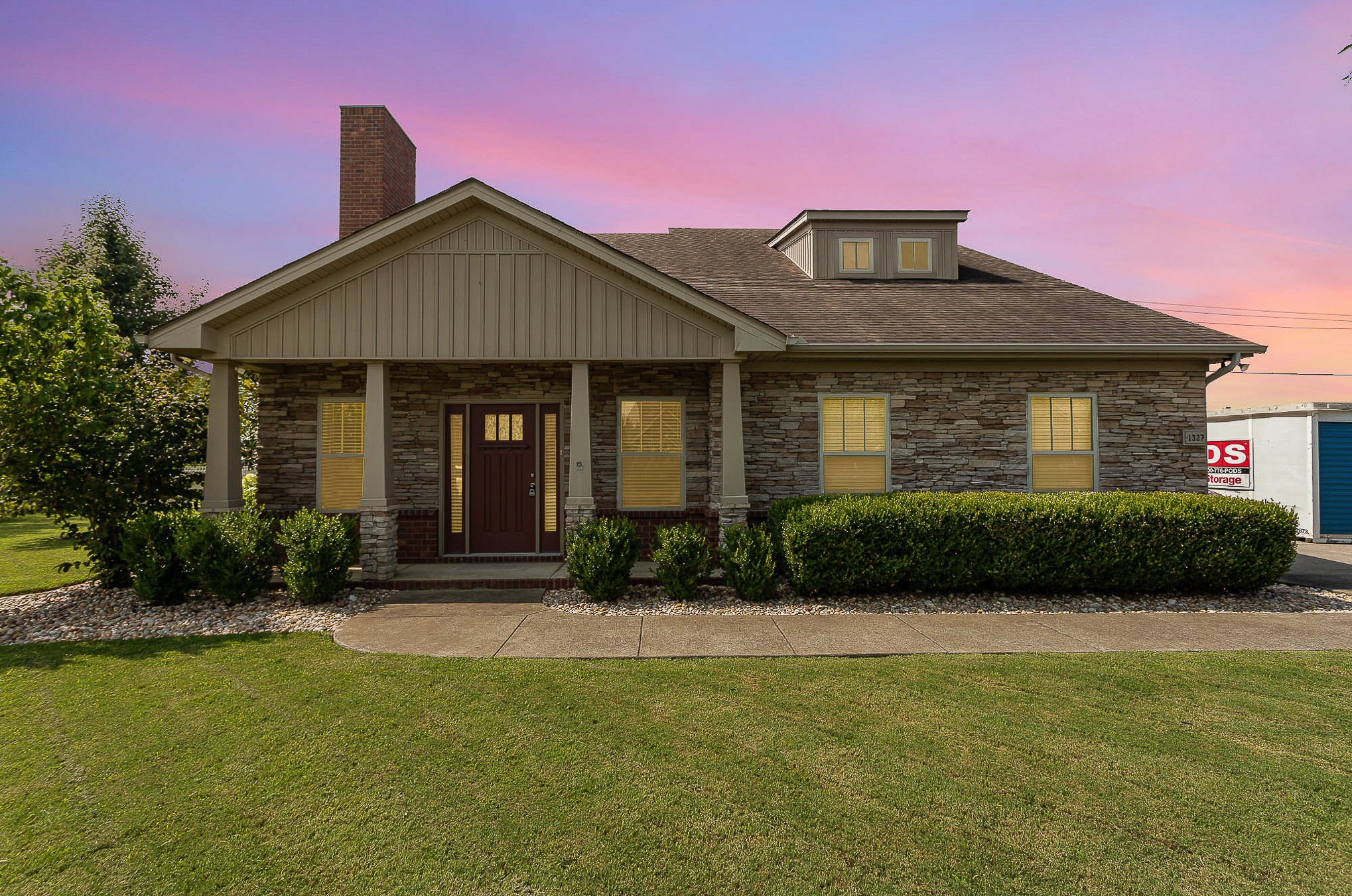 1327 Alamo Ave