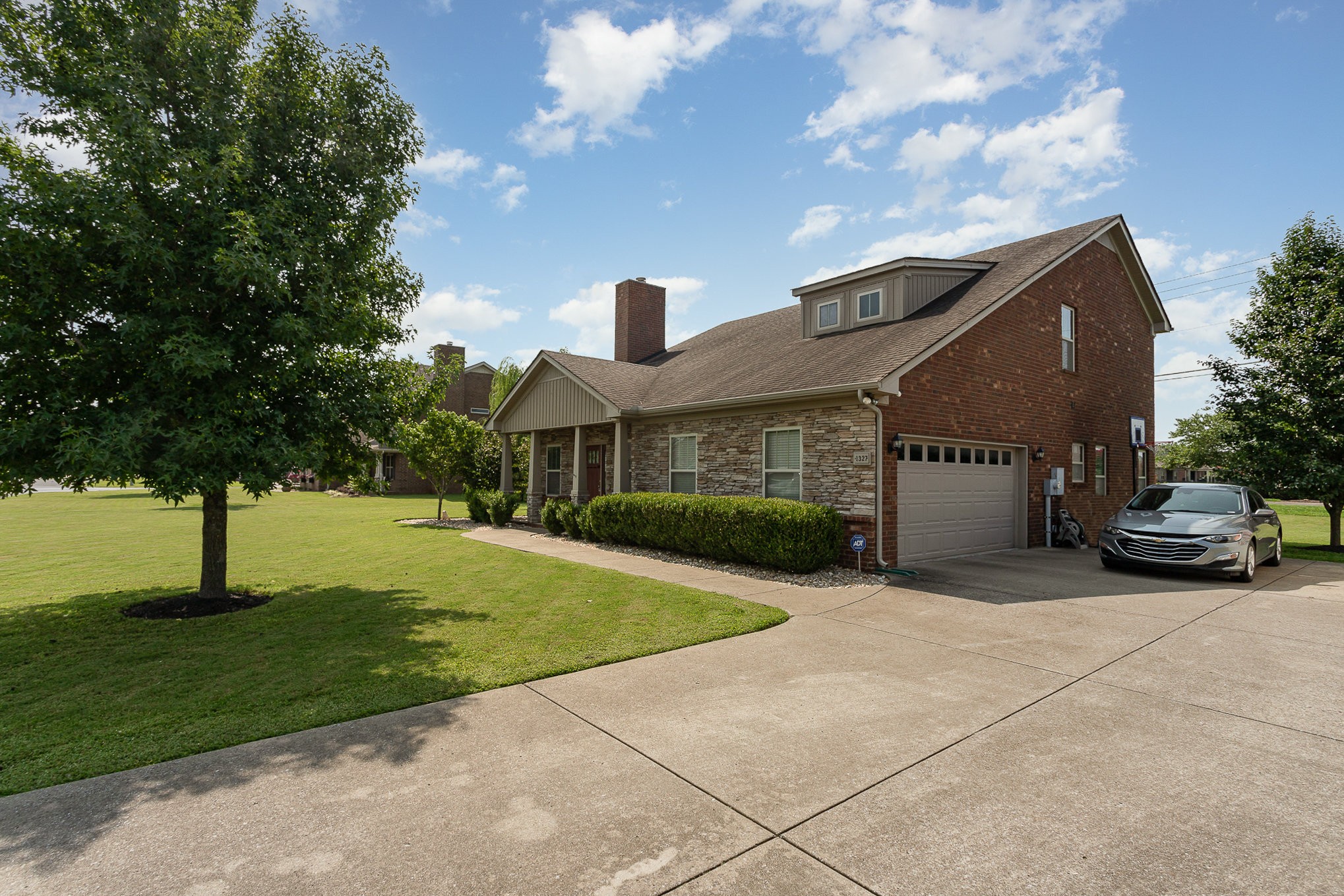 1327 Alamo Ave