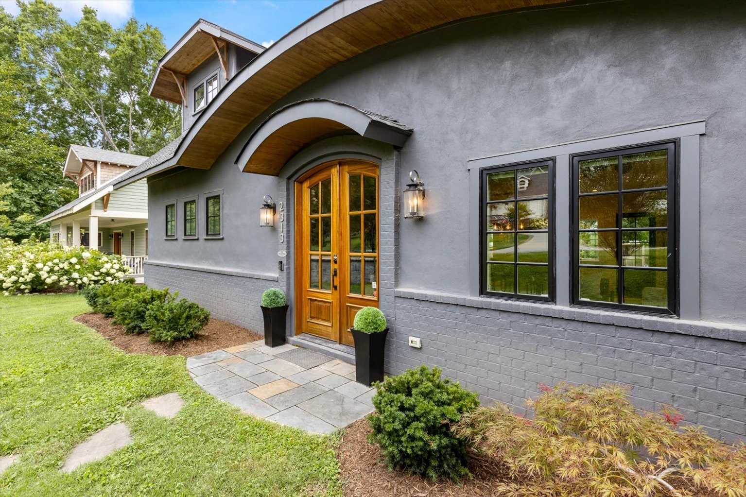 2313 Vaulx Ln