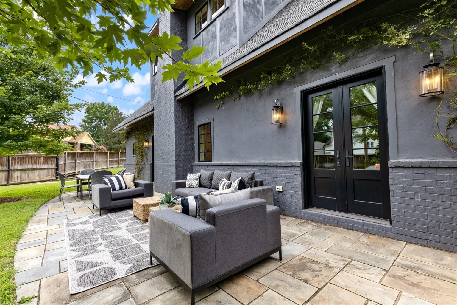2313 Vaulx Ln