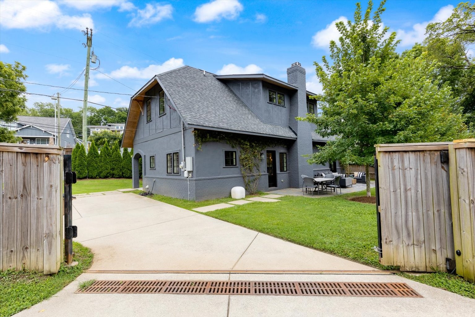 2313 Vaulx Ln