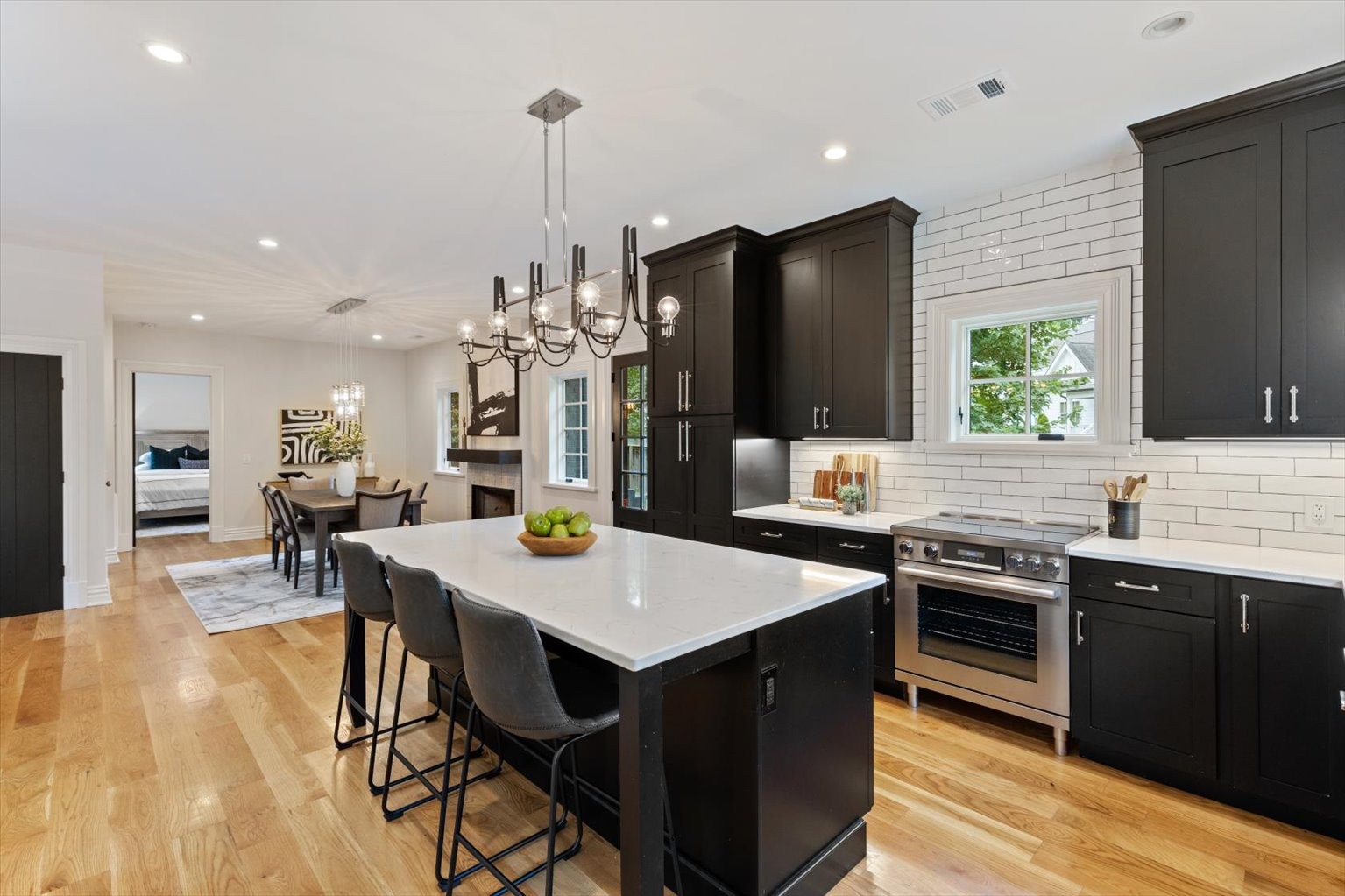 2313 Vaulx Ln