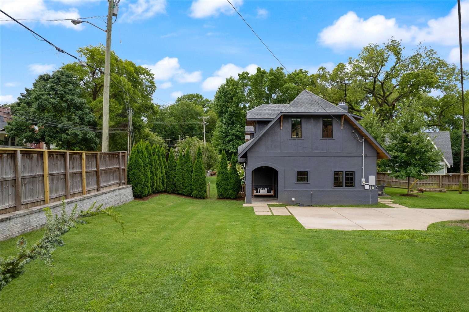 2313 Vaulx Ln