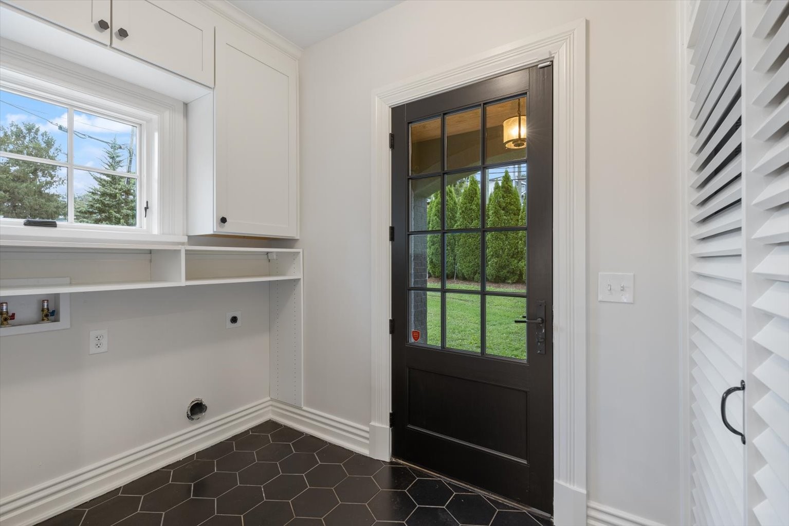 2313 Vaulx Ln
