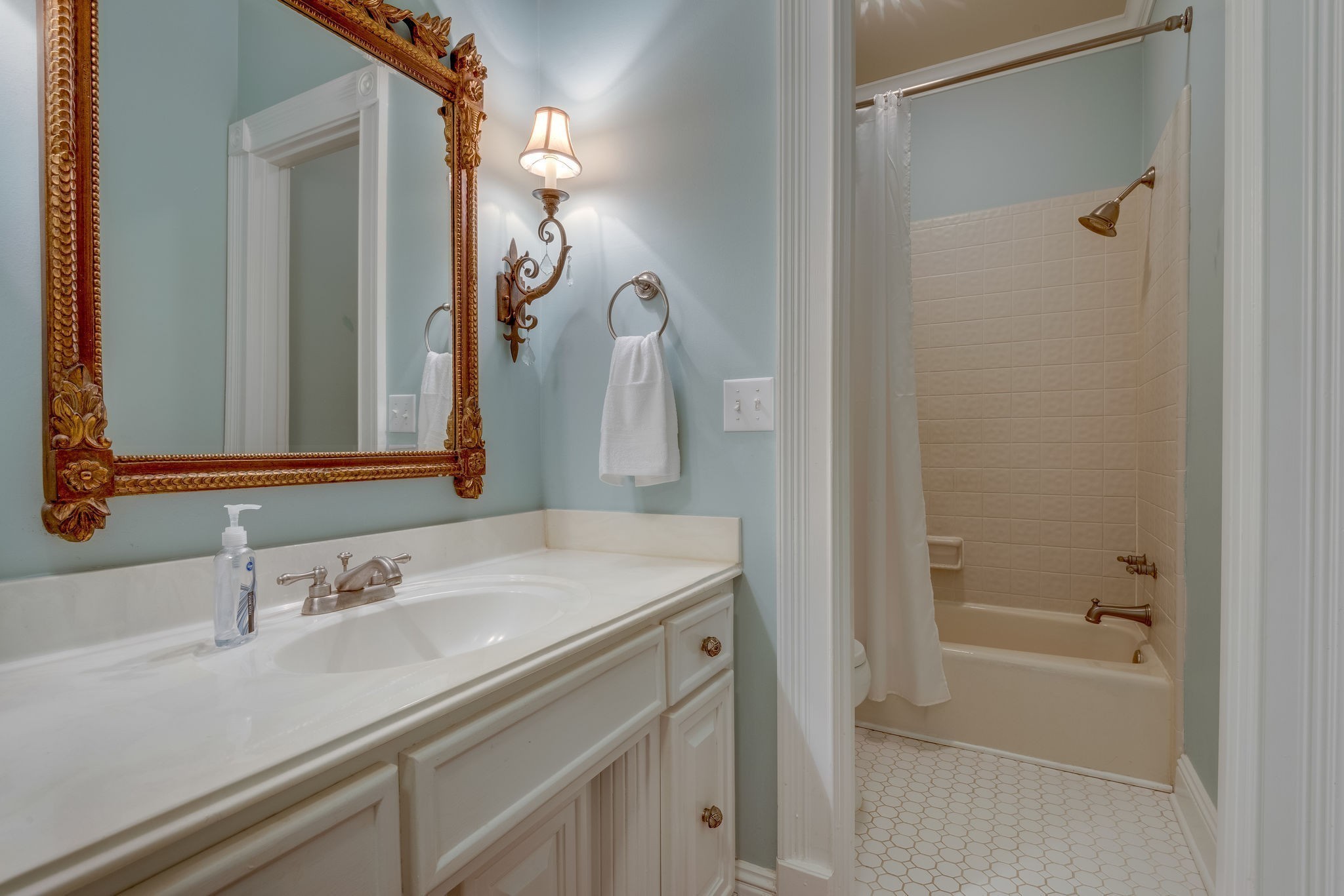 3626 West End Ave Unit: 202
