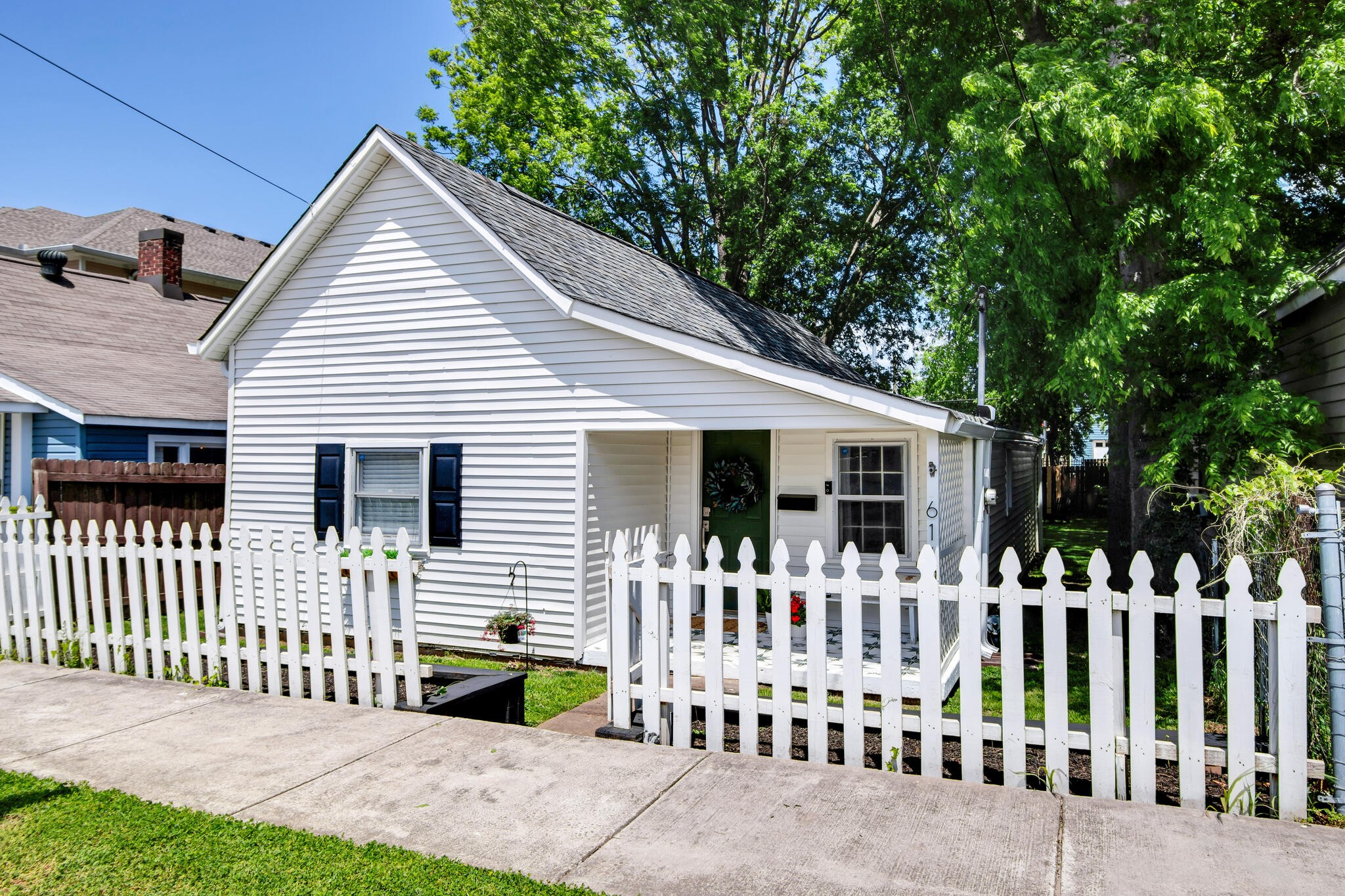 6114 Morrow Rd